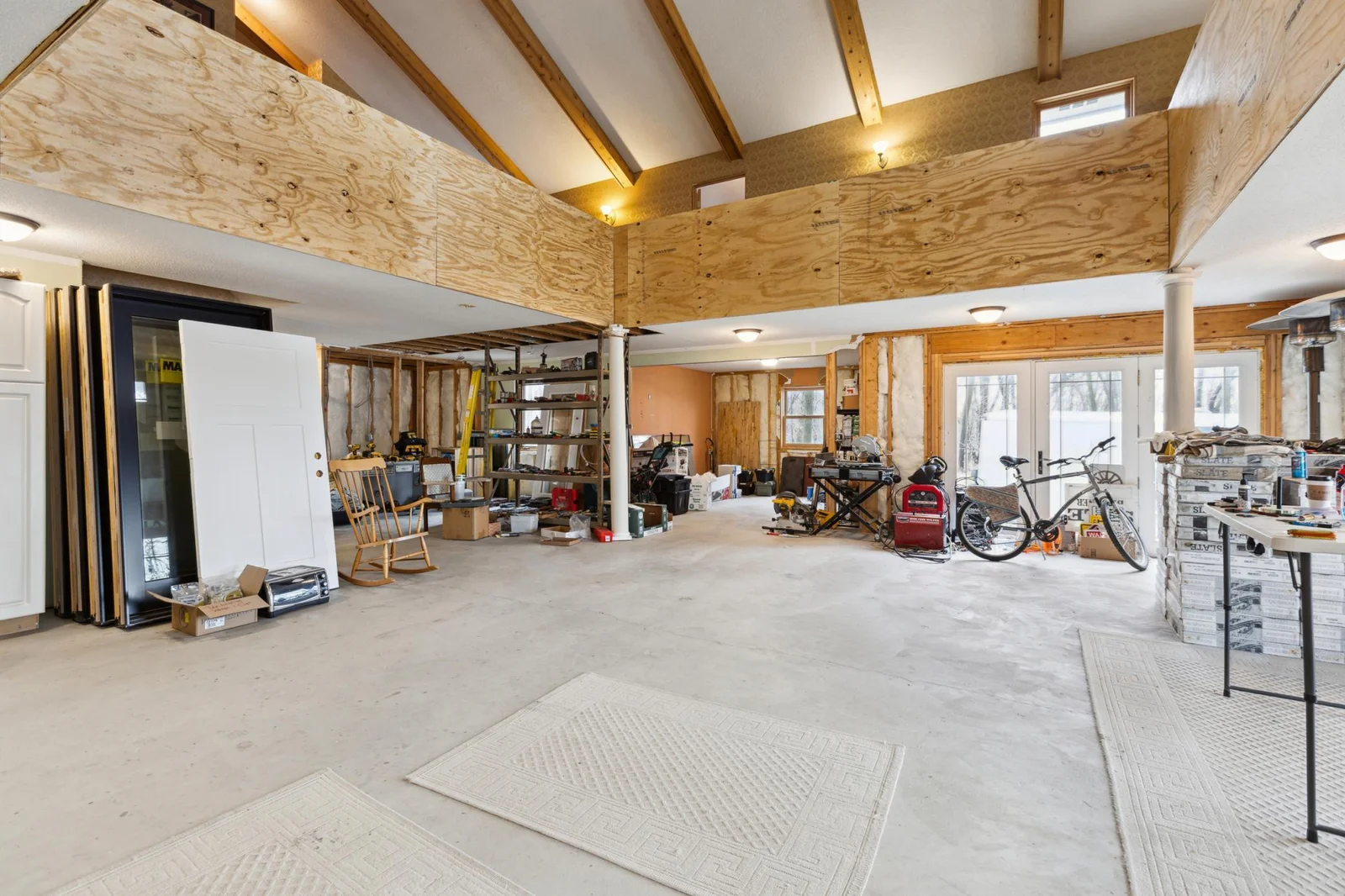 04_interior.jpg