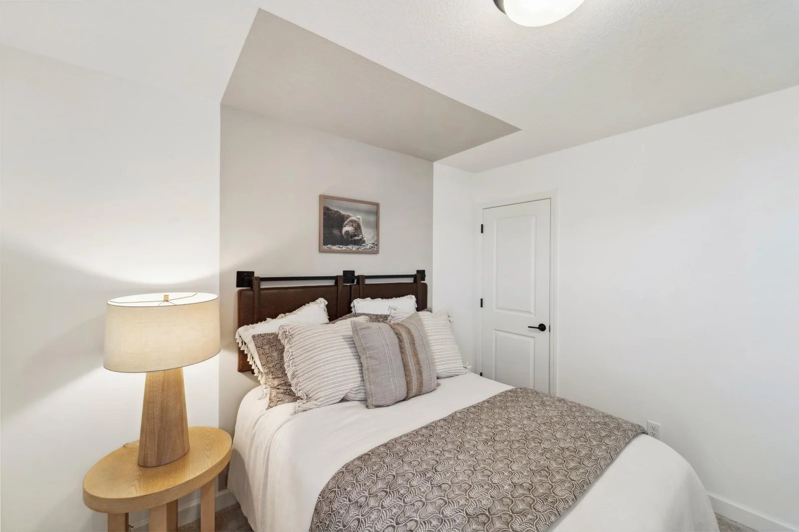 [L189-Z042]Bedroom.6.jpg