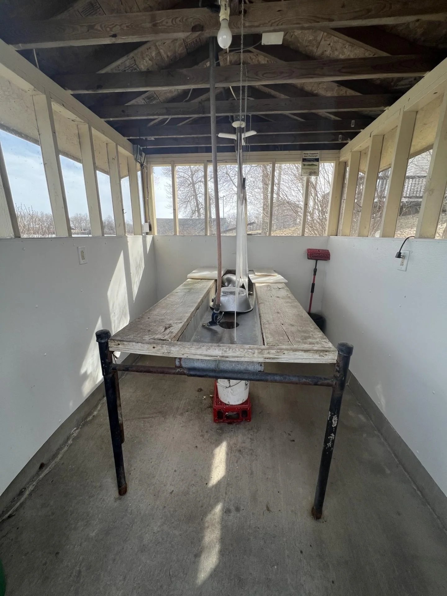 Fish cleaning house, association