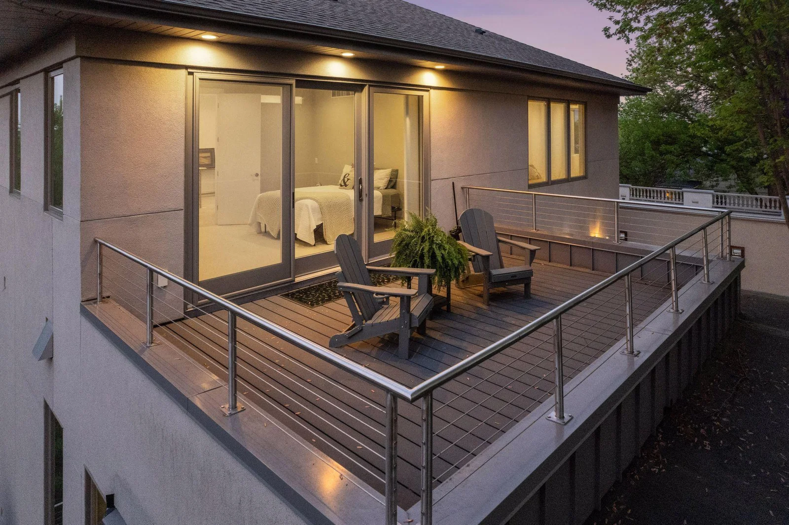 Large deck off of back upstair bedroom