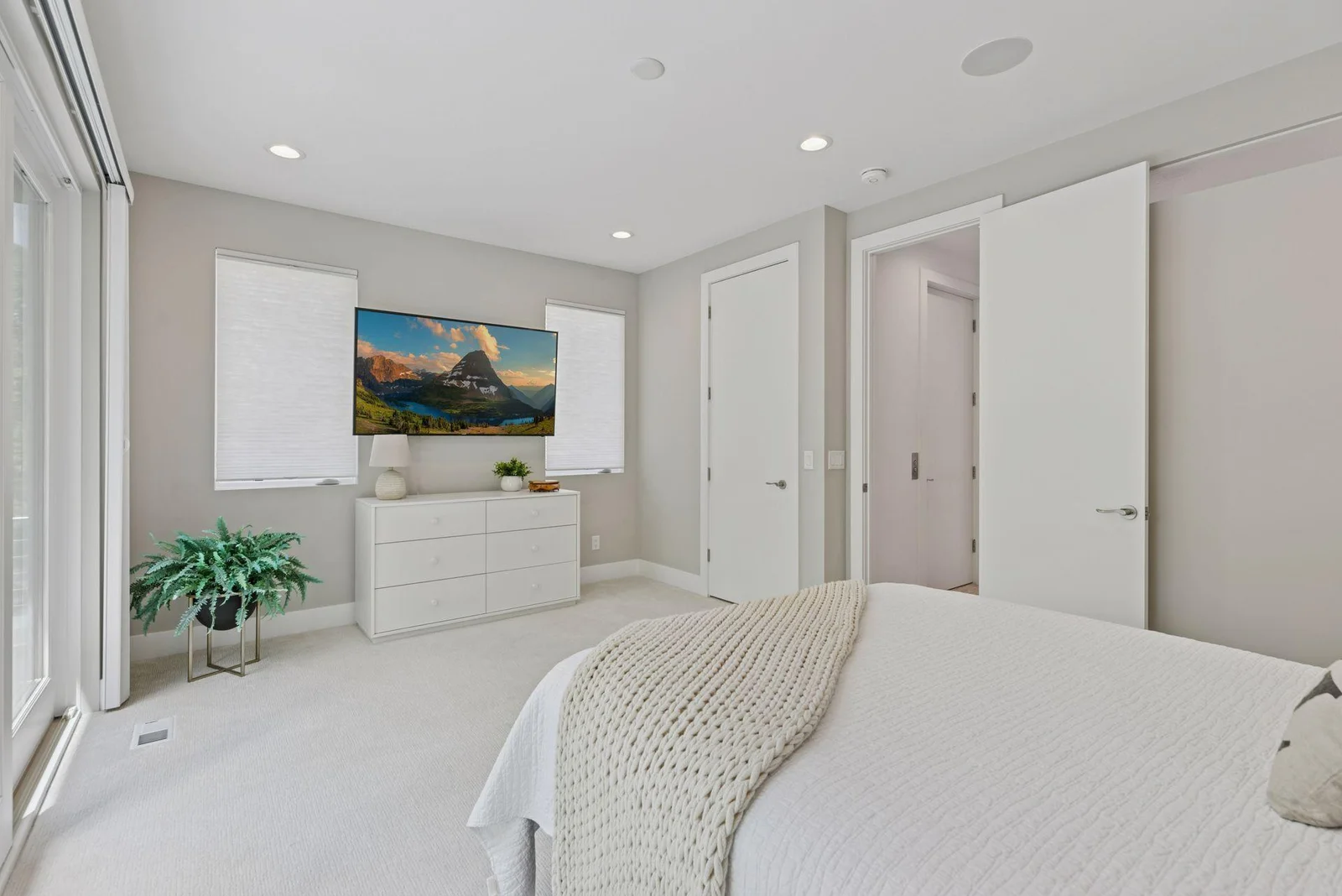 Upper level bedroom or great den
