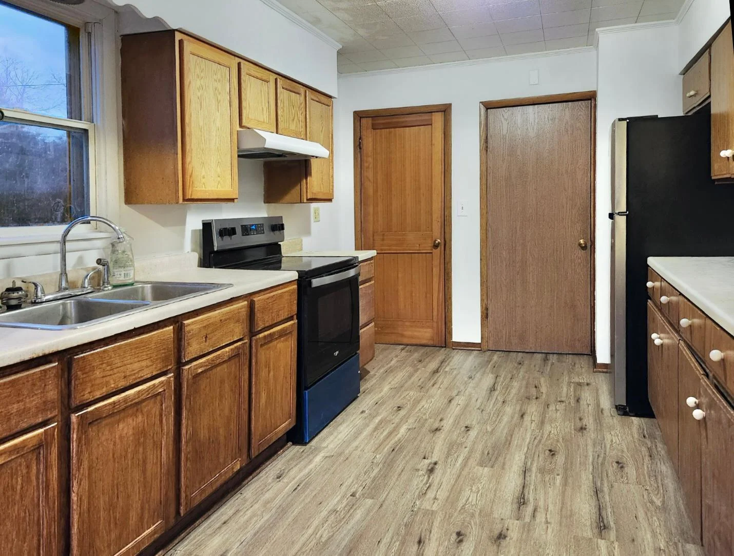 04kitchen.jpg
