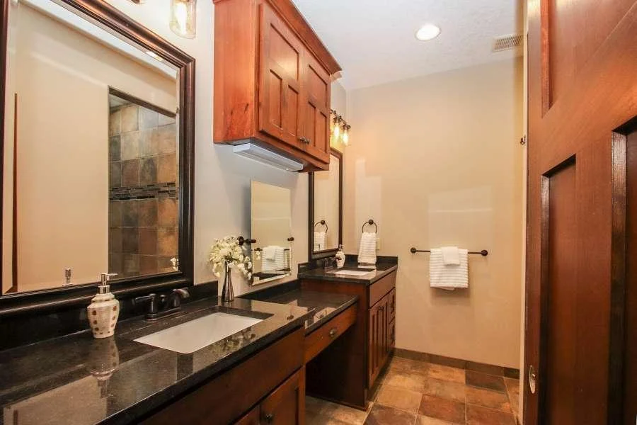 Master Bath.jpg
