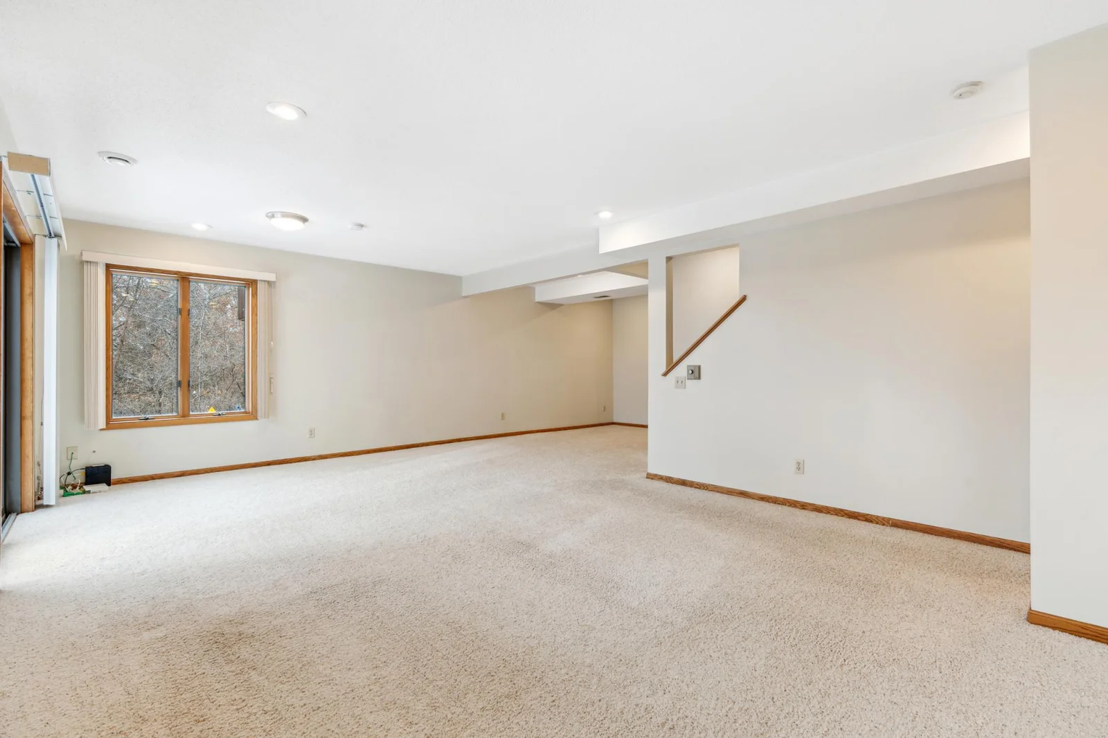 14_interior.jpg