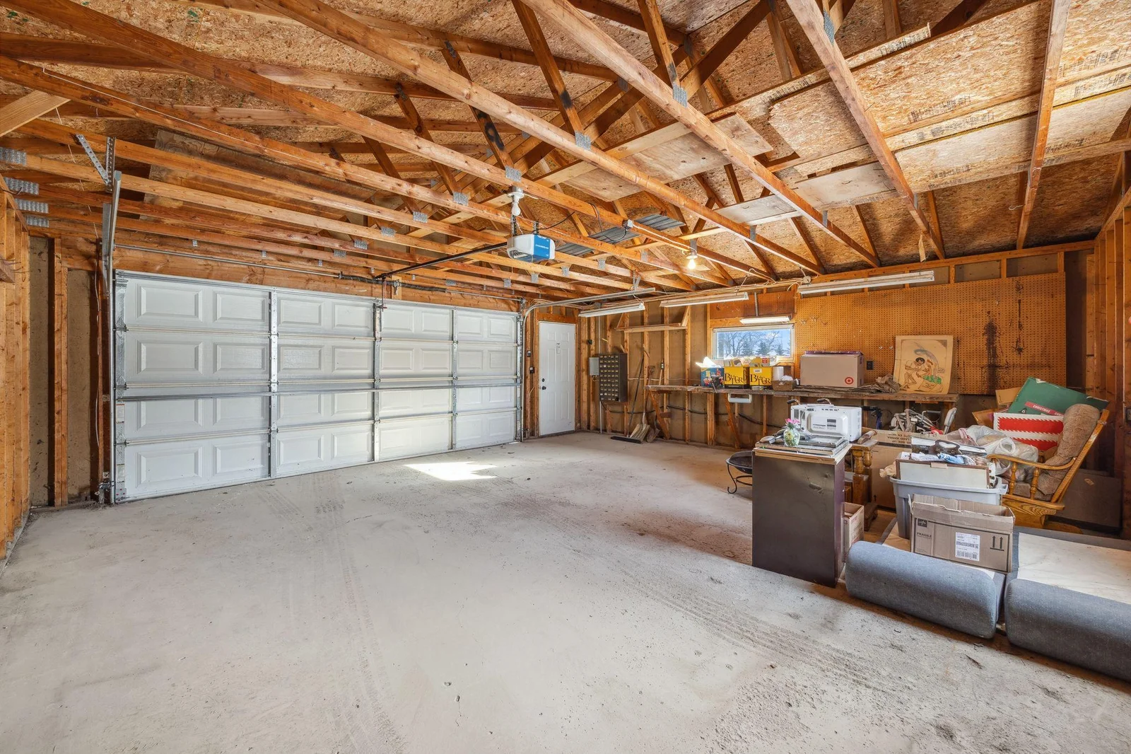 26 x 24' detached garage is great for storage of lake toys