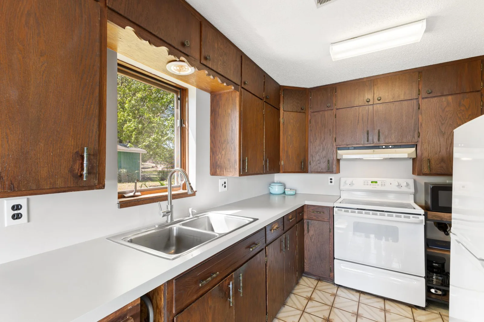 Lots of cabinets