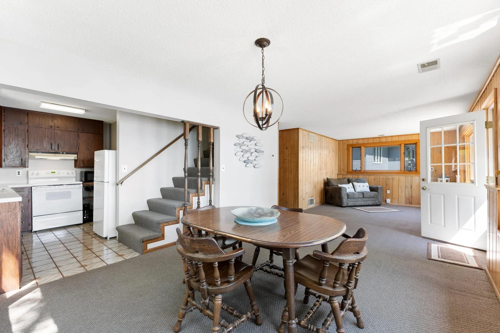 Open & bright living space