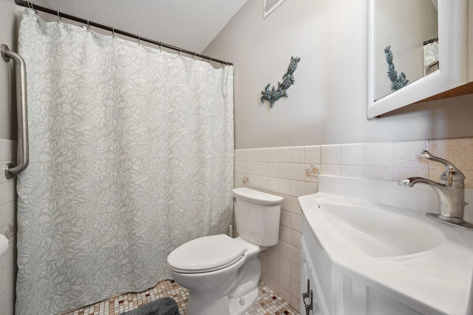 Main floor full bath