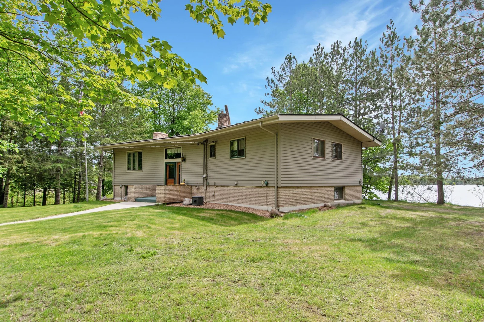 Photo 1 of 17494 Shallow Lake
