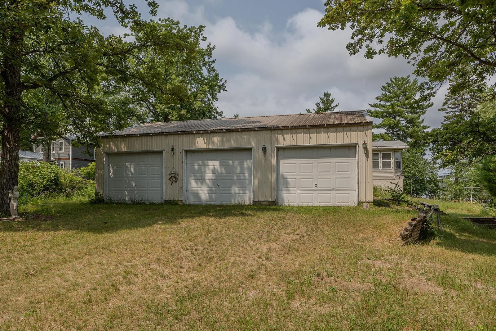 Large three stall garage.