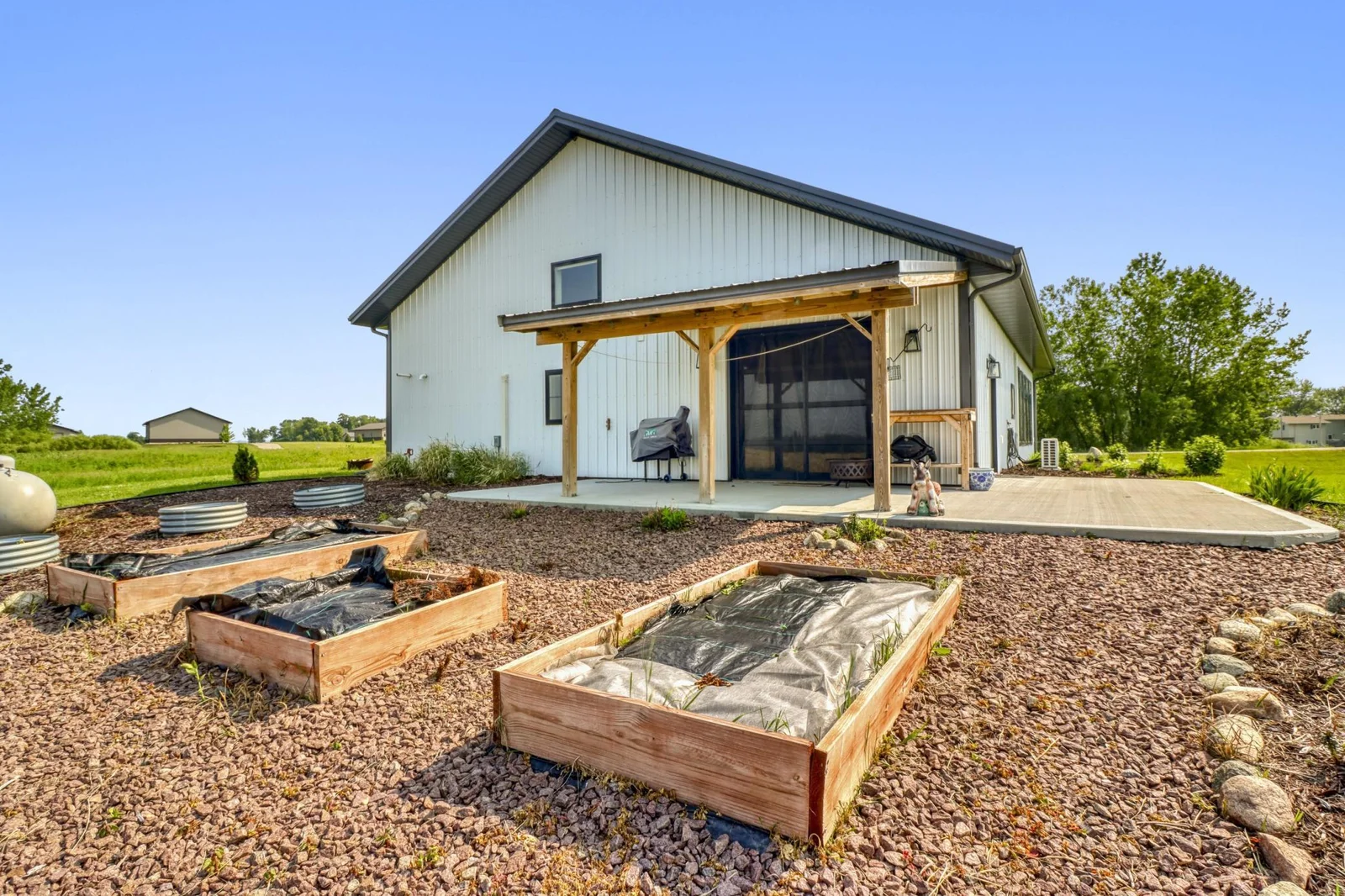 Backyard1_3.JPG