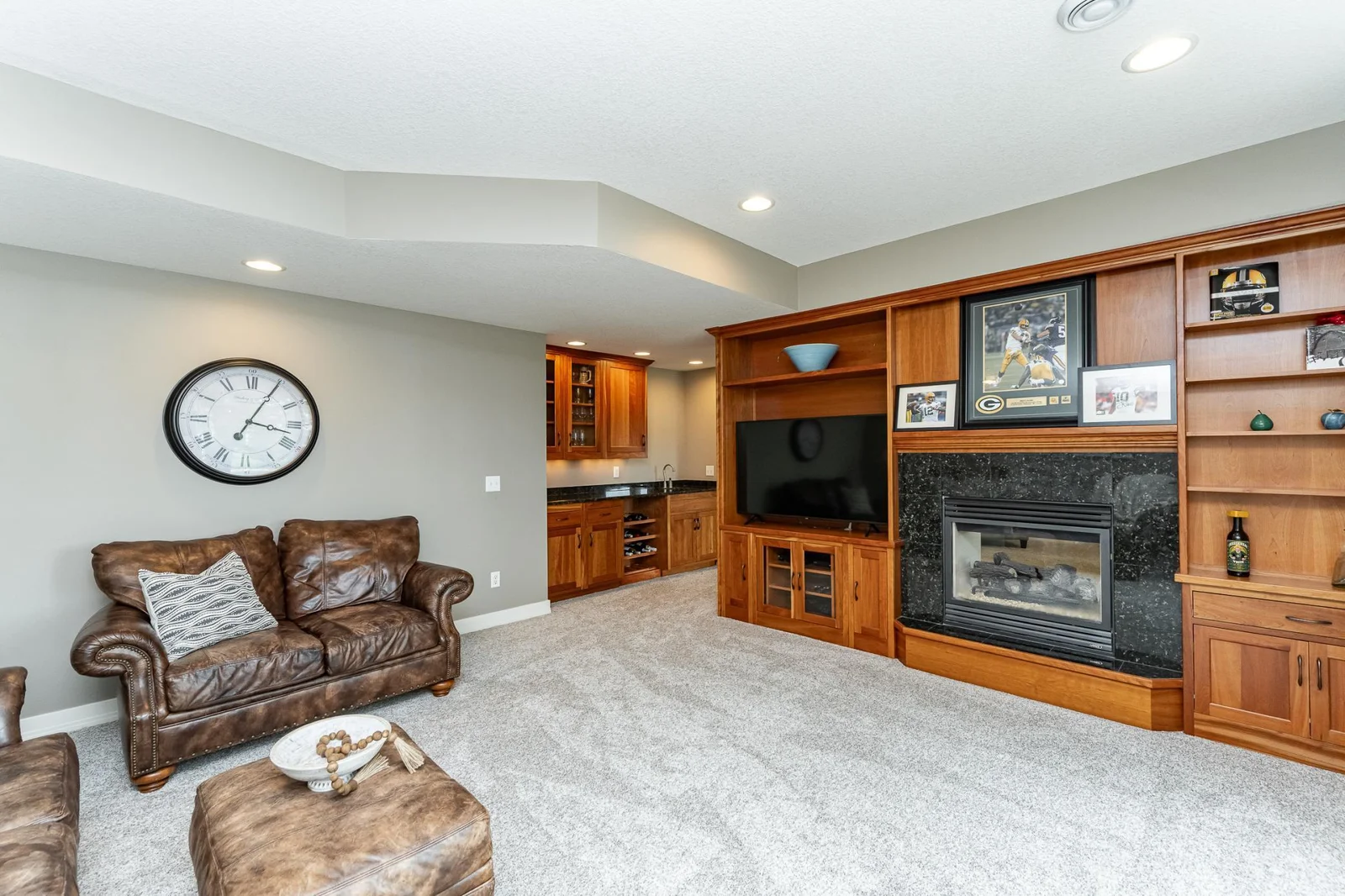 Family room/wet bar