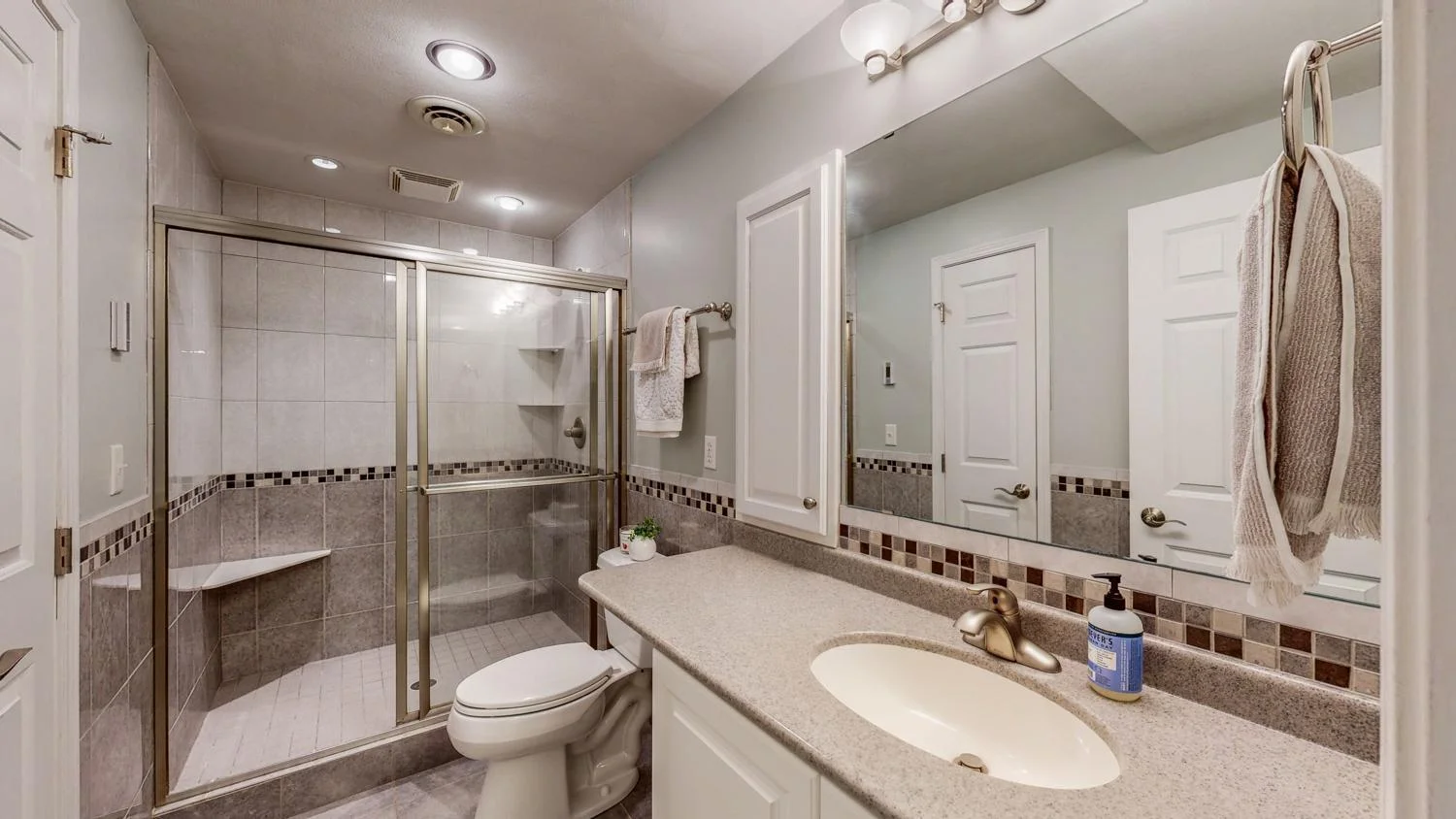 Lower bath w heated floor
