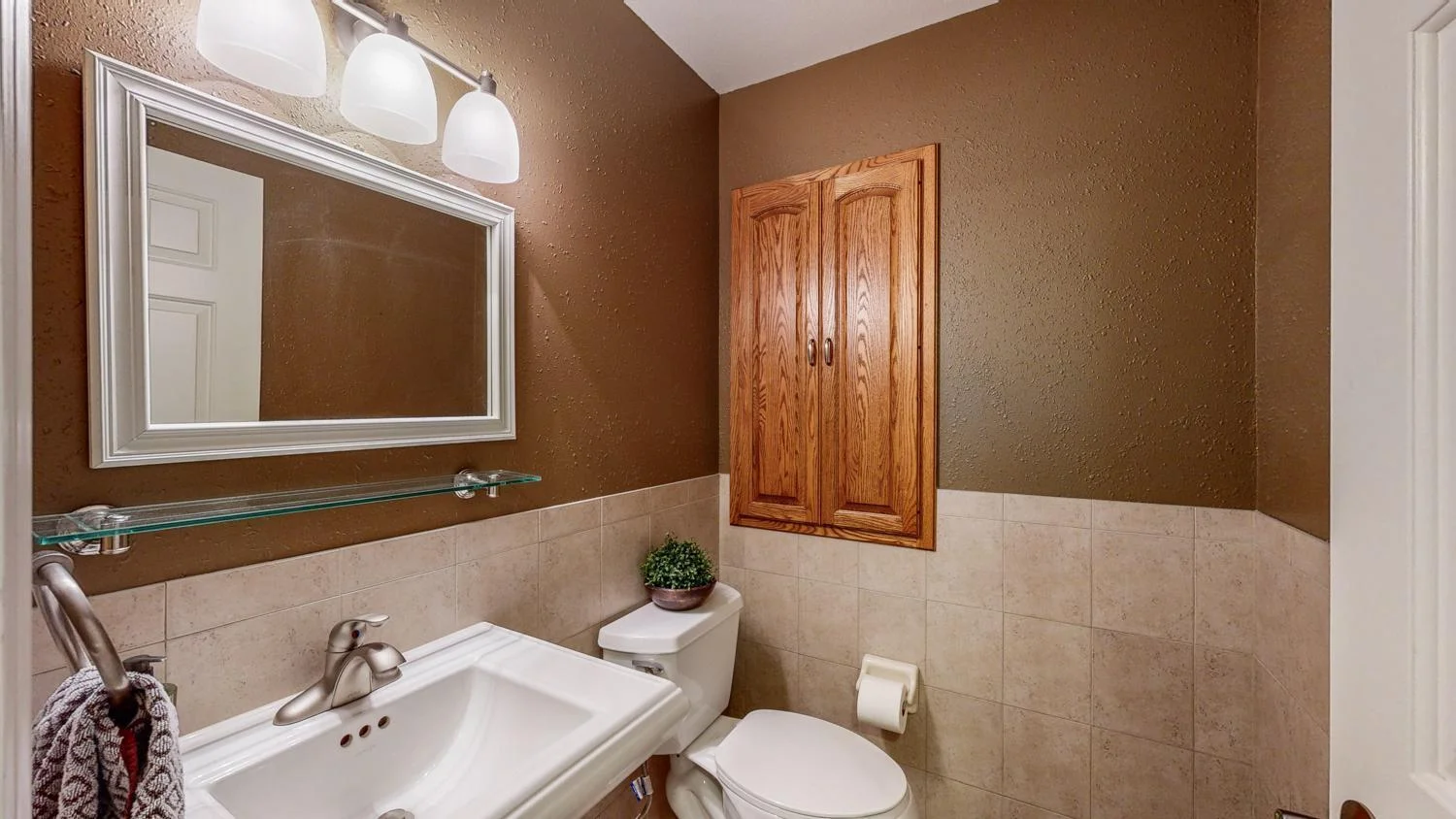 Main level bath