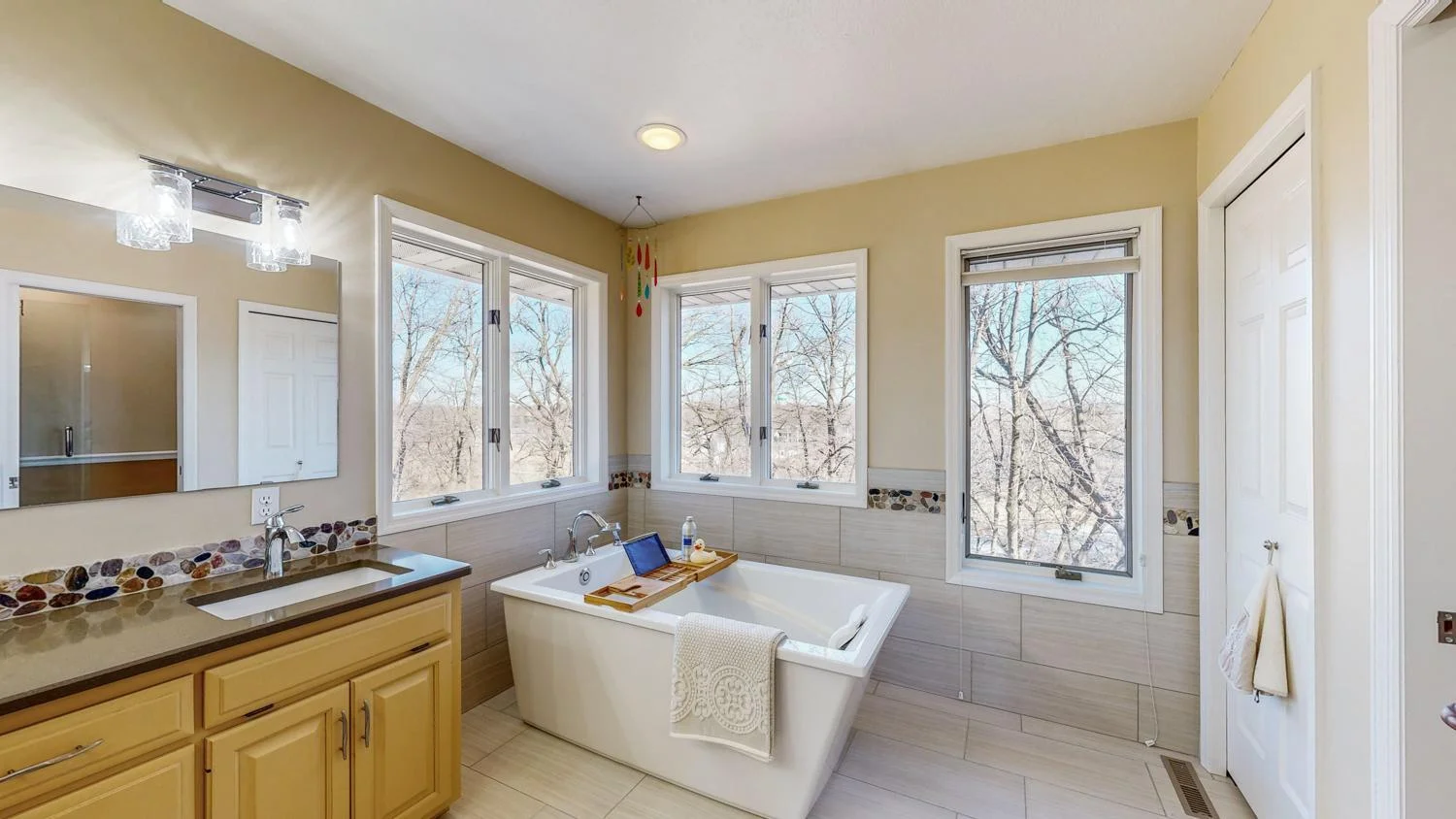 Private primary bath 2