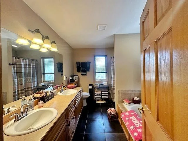 Primary bath w/shower and double sink