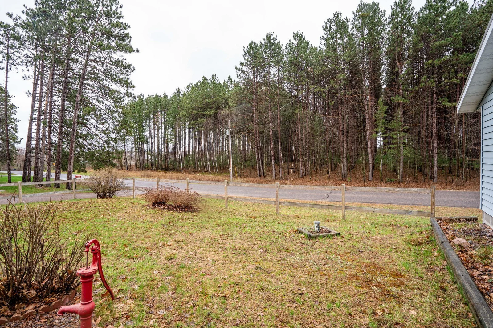 12_W7762_Rainbow_Dr_Spooner_WI_54801_USA-Exterior-W7762-Rainbow-Dr-Single-1.jpg