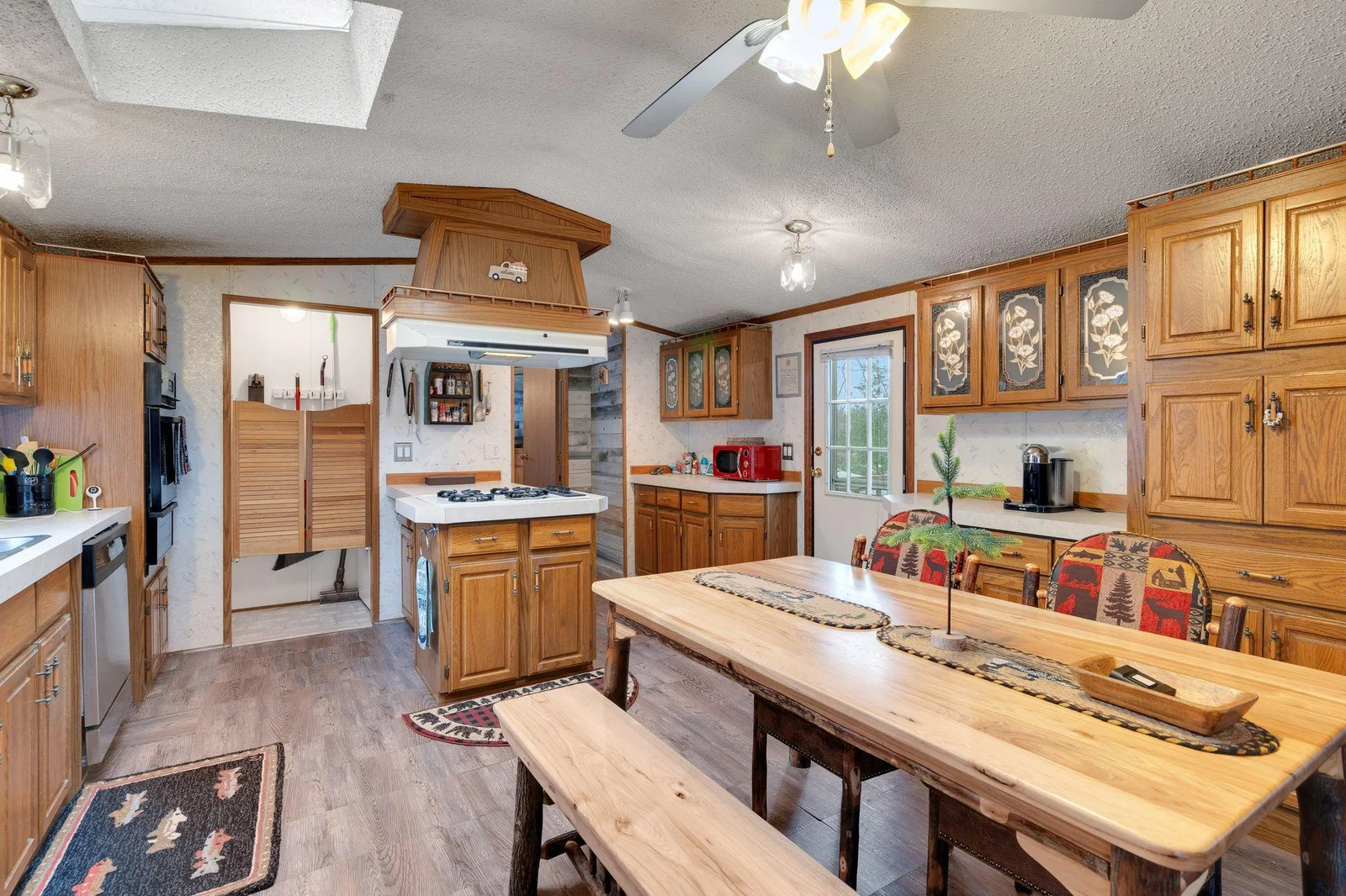 30_W7762_Rainbow_Dr_Spooner_WI_54801_USA-Kitchen-W7762-Rainbow-Dr-HDR-31.jpg