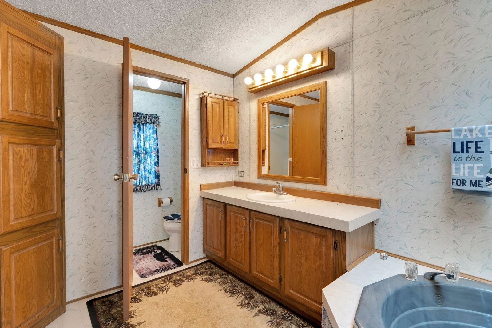 38_W7762_Rainbow_Dr_Spooner_WI_54801_USA-Bathroom-W7762-Rainbow-Dr-HDR-49.jpg