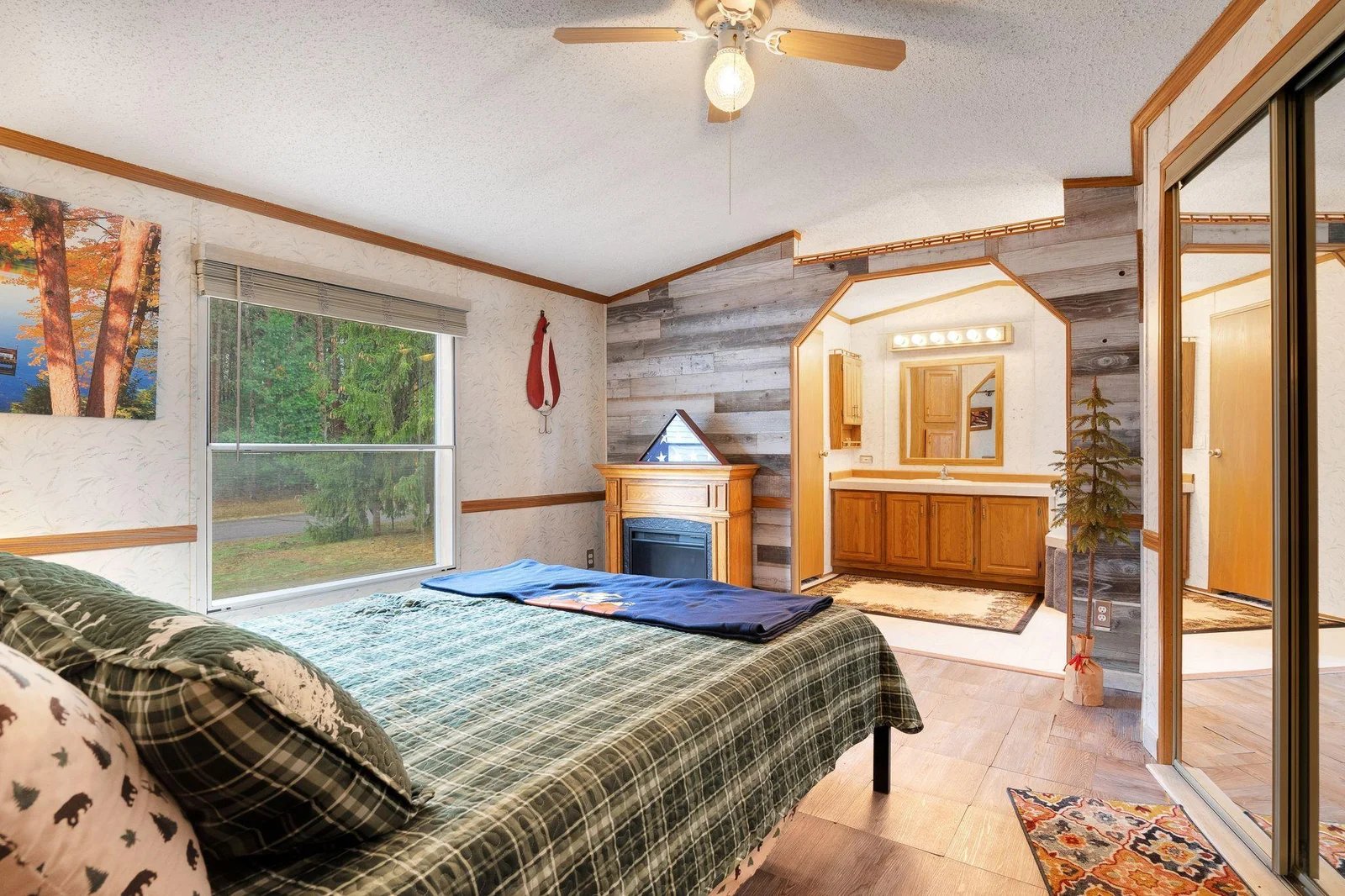 35_W7762_Rainbow_Dr_Spooner_WI_54801_USA-Bedroom-W7762-Rainbow-Dr-HDR-46.jpg