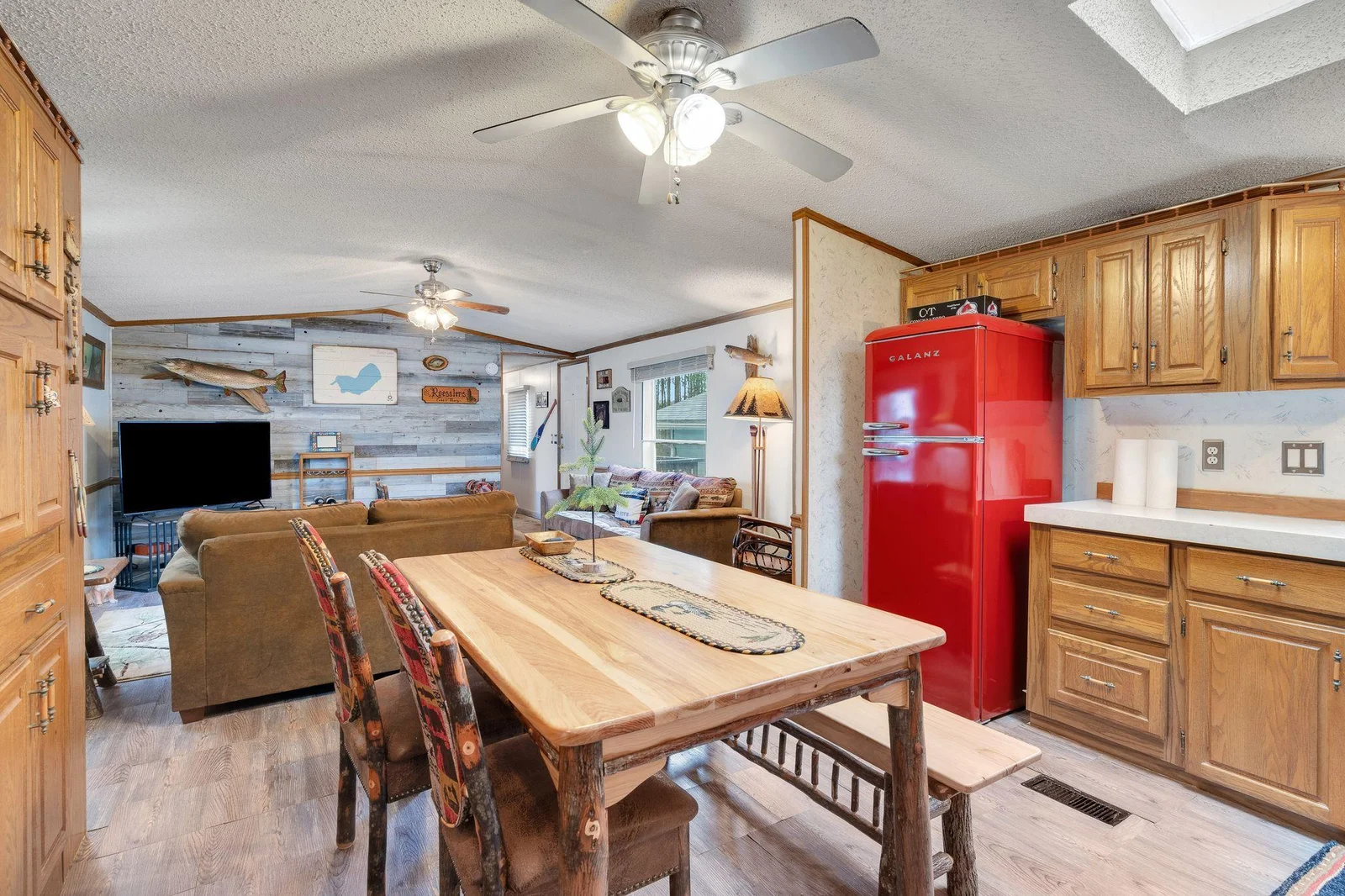 28_W7762_Rainbow_Dr_Spooner_WI_54801_USA-Kitchen-W7762-Rainbow-Dr-HDR-25.jpg