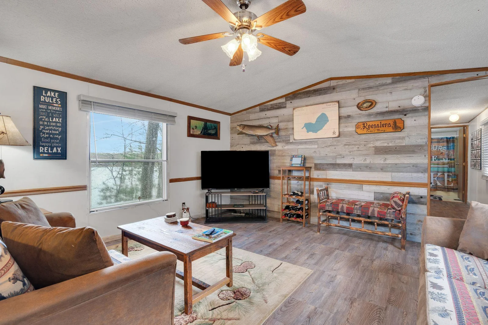24_W7762_Rainbow_Dr_Spooner_WI_54801_USA-Living_room-W7762-Rainbow-Dr-HDR-16.jpg