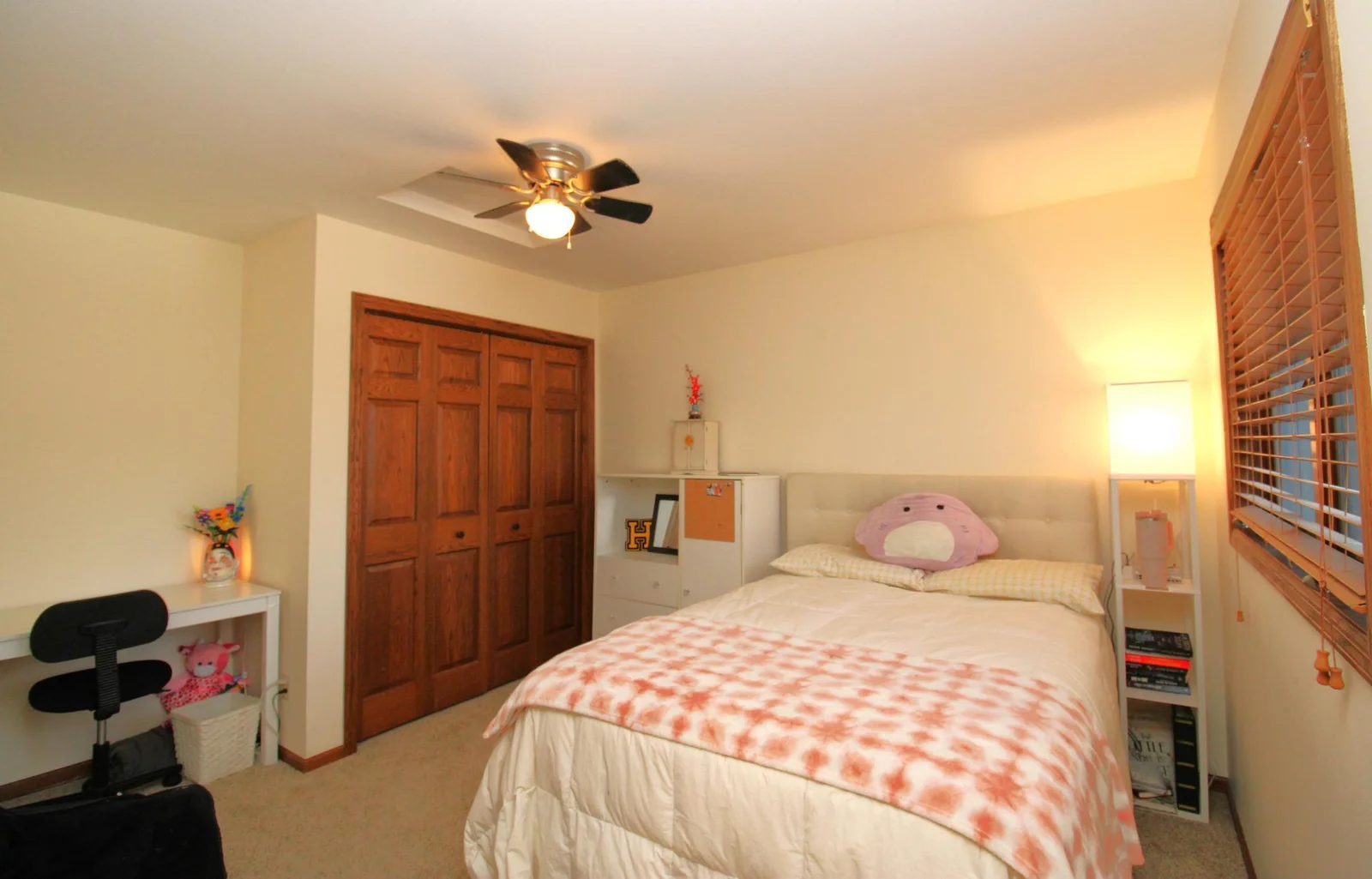 Upper Bedroom2