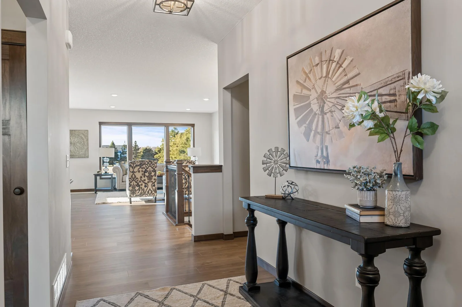 Nice sized foyer area and 9 foot flat ceiling throughout the house.