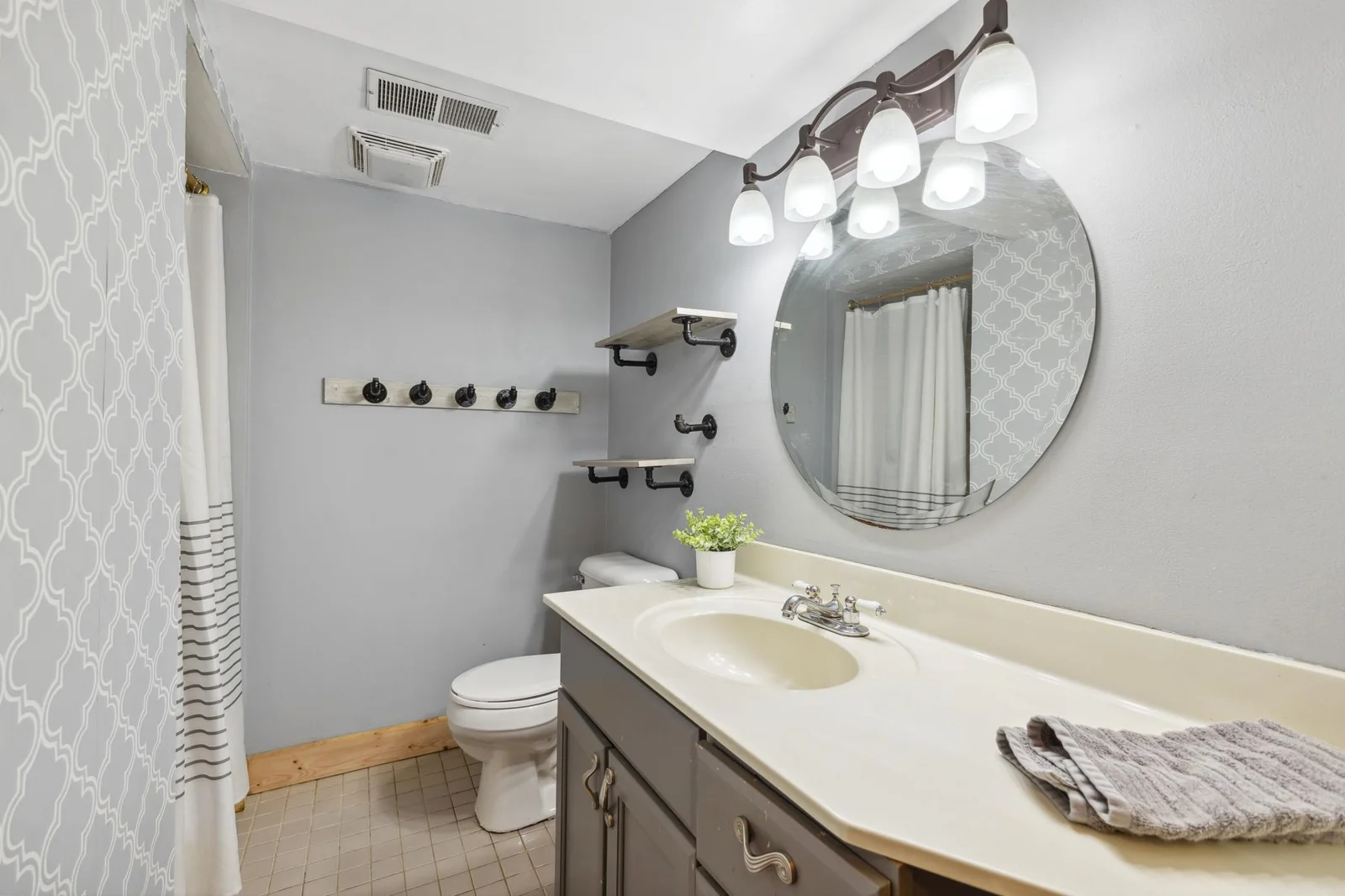 Nicely decorated lower level 3/4 bathroom.