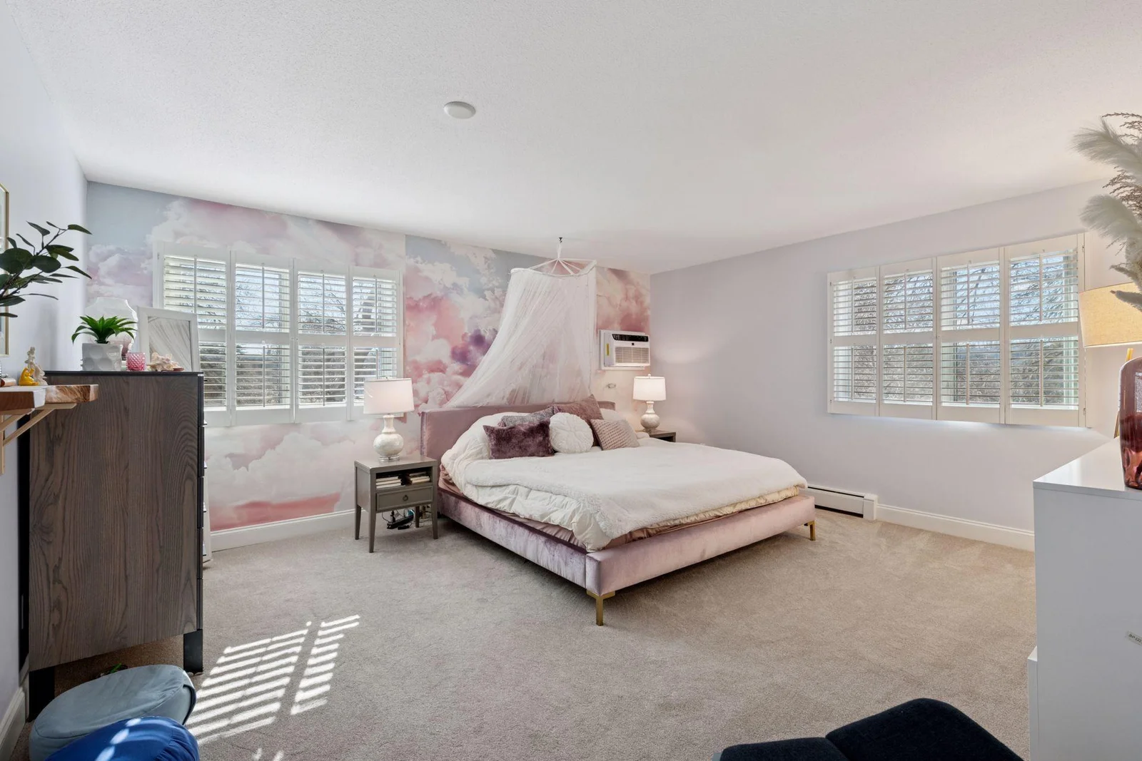 Spacious Master bedroom with en suite.