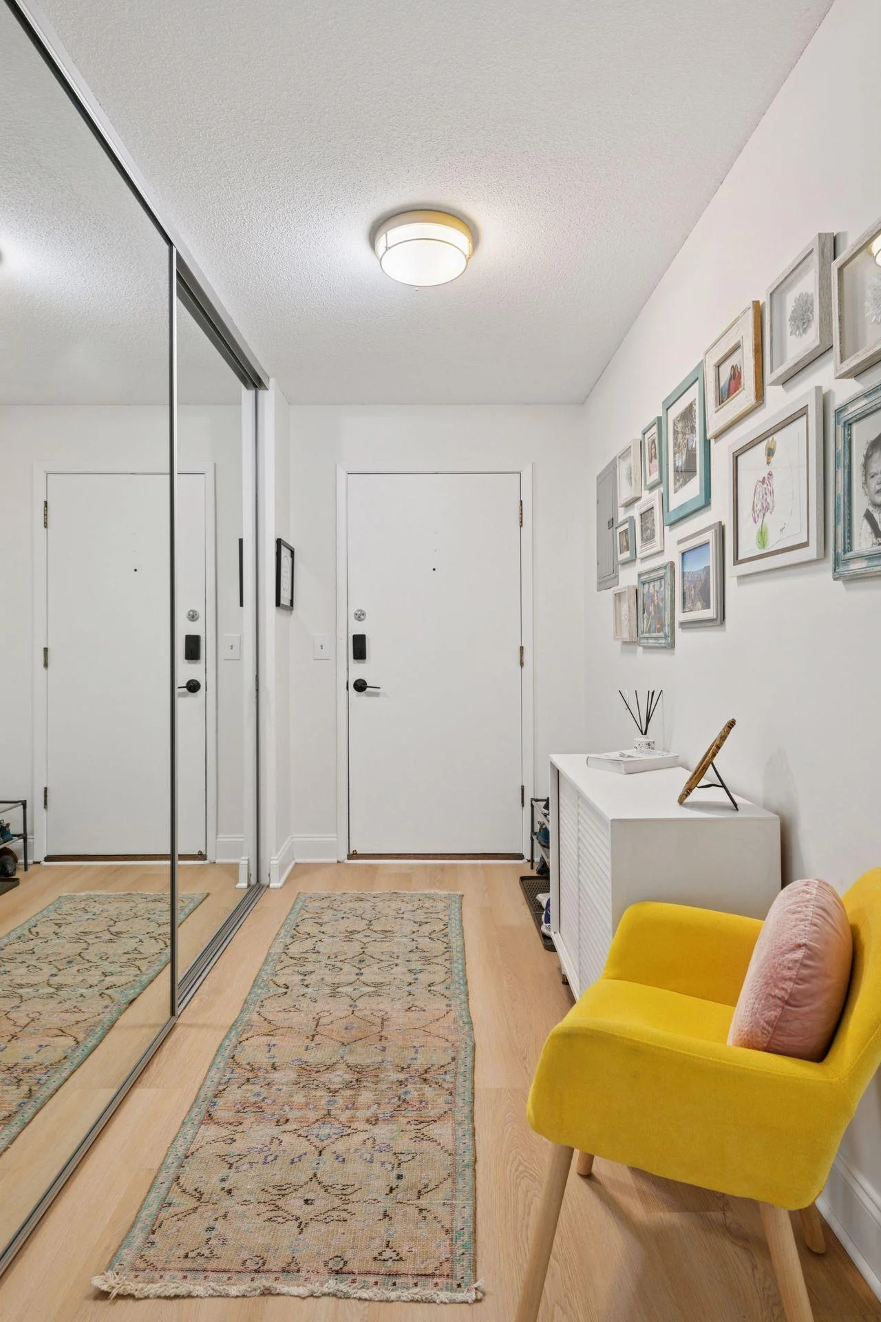Welcome to unit #201 roomy foyer.