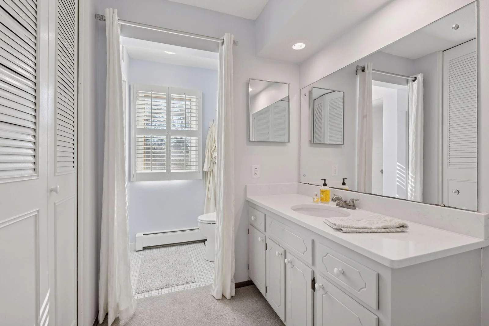 Master private en suite.