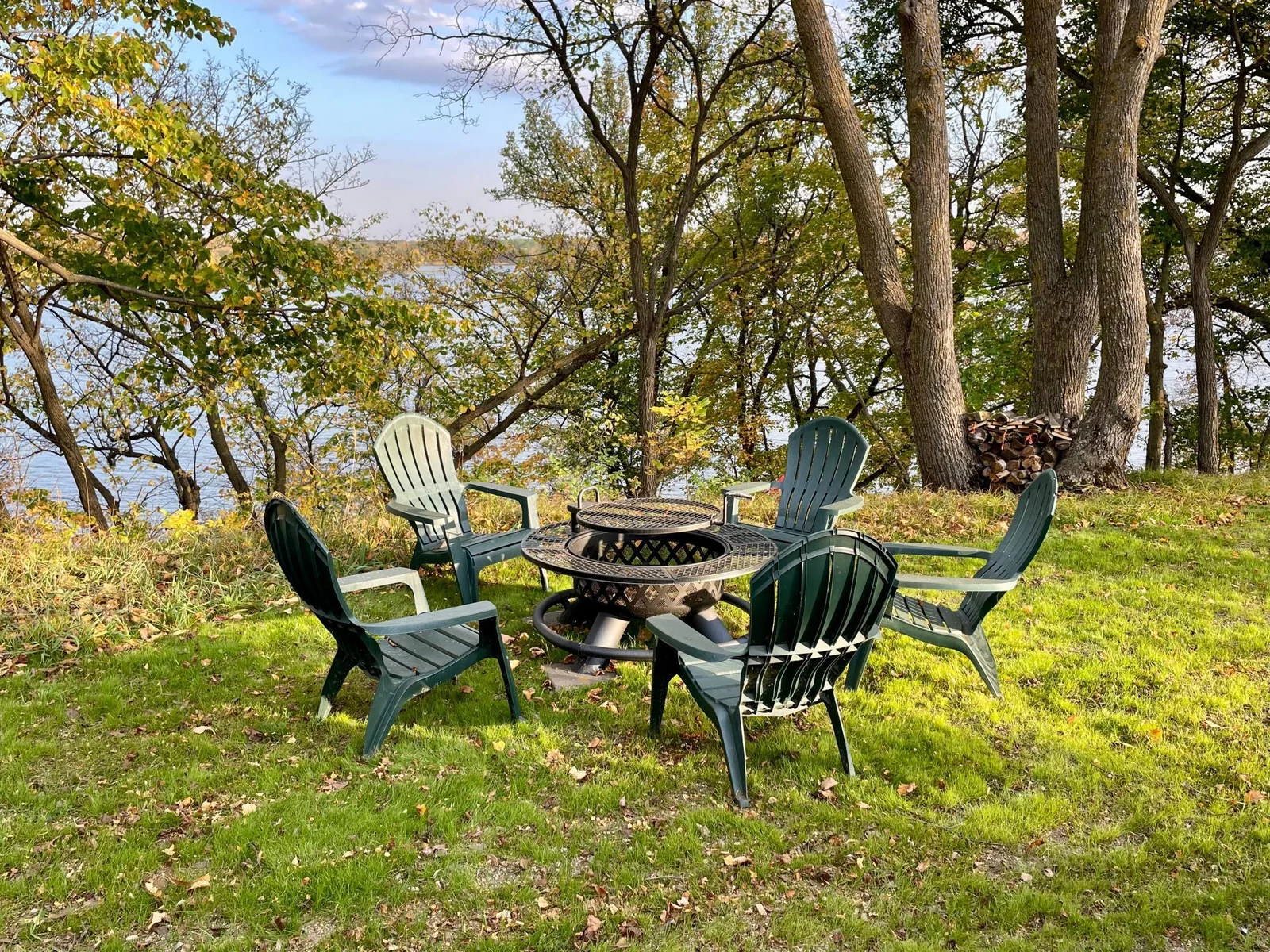 Nice yard to entertain.jpg