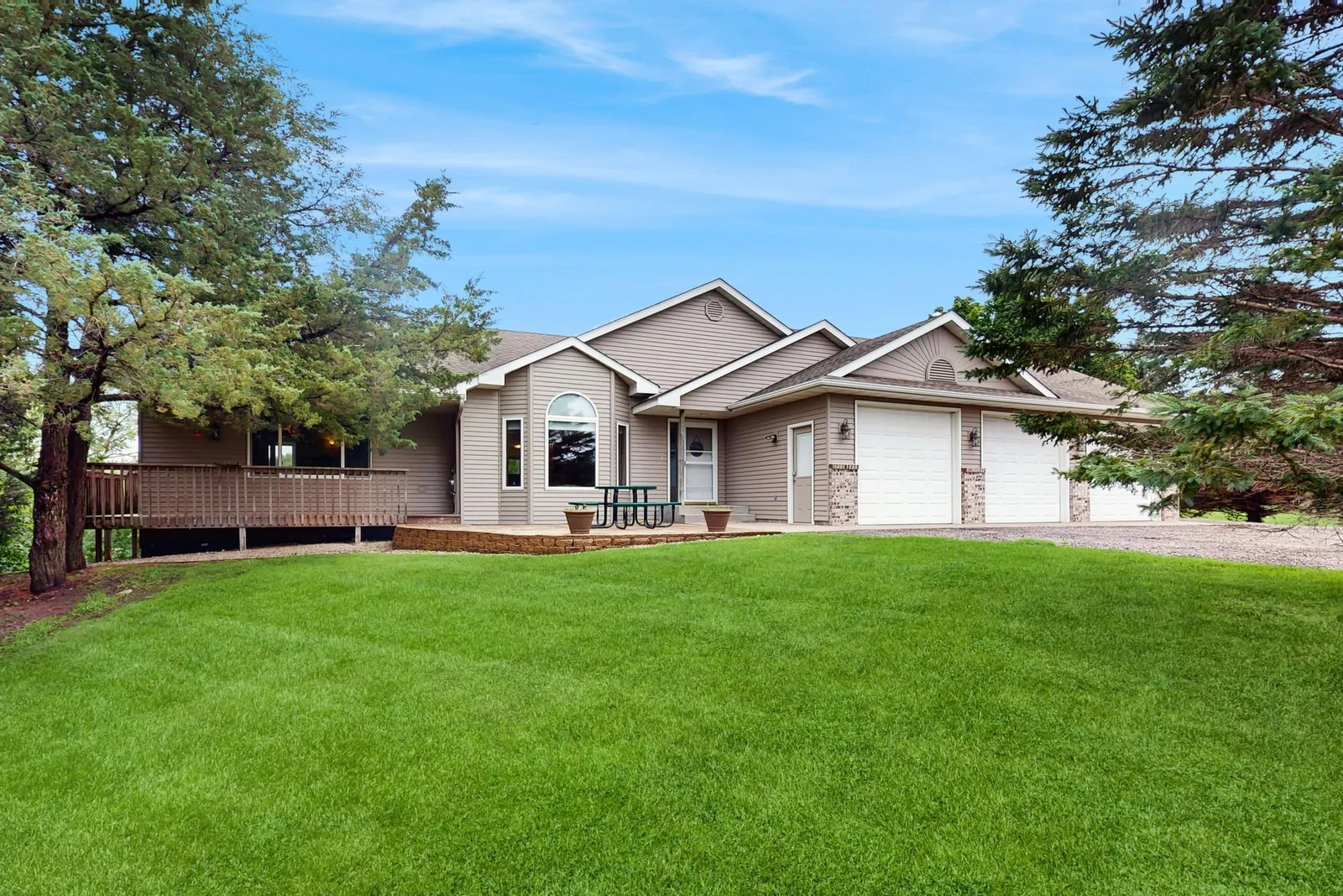 7335 Woodland Trail, Greenfield
