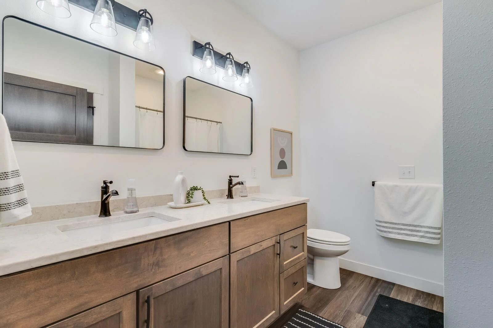 54_updated2568_28_1_4thSt_Bathroom3_1_mls.jpg