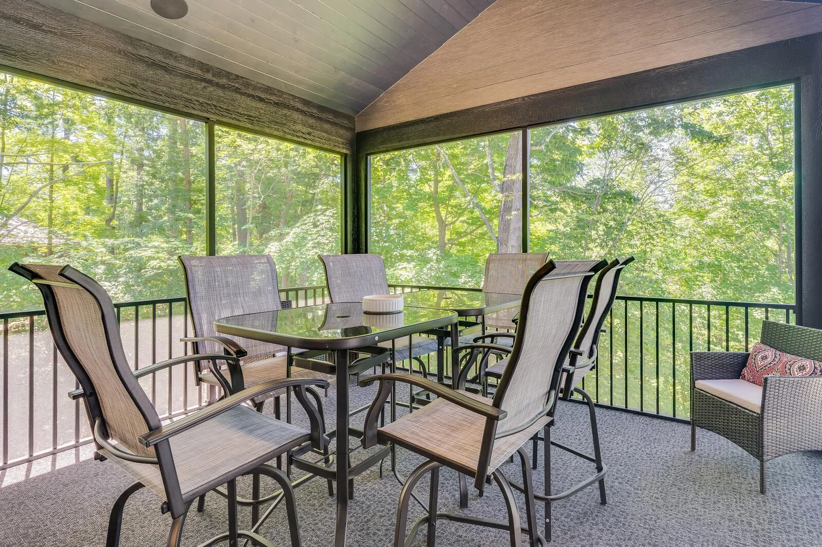 109_updated2568_28_1_4thSt_Sunroom2_mls.jpg