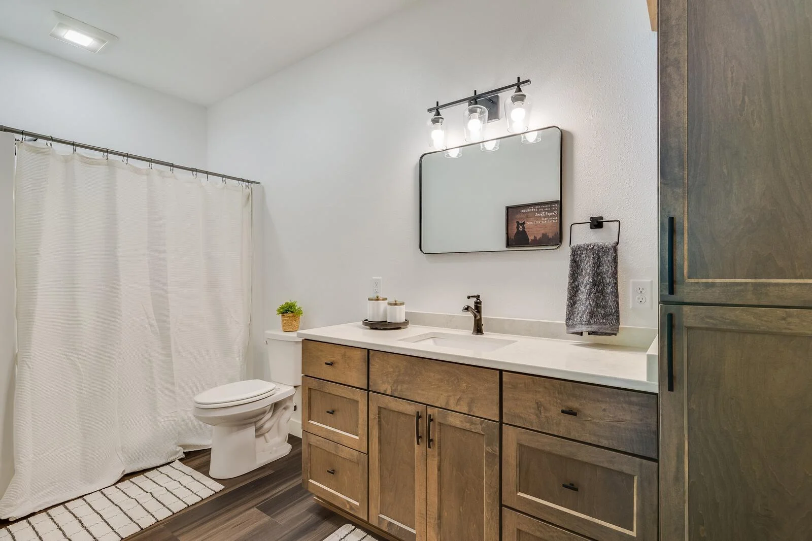 99_updated2568_28_1_4thSt_MasterBathroom1_mls.jpg