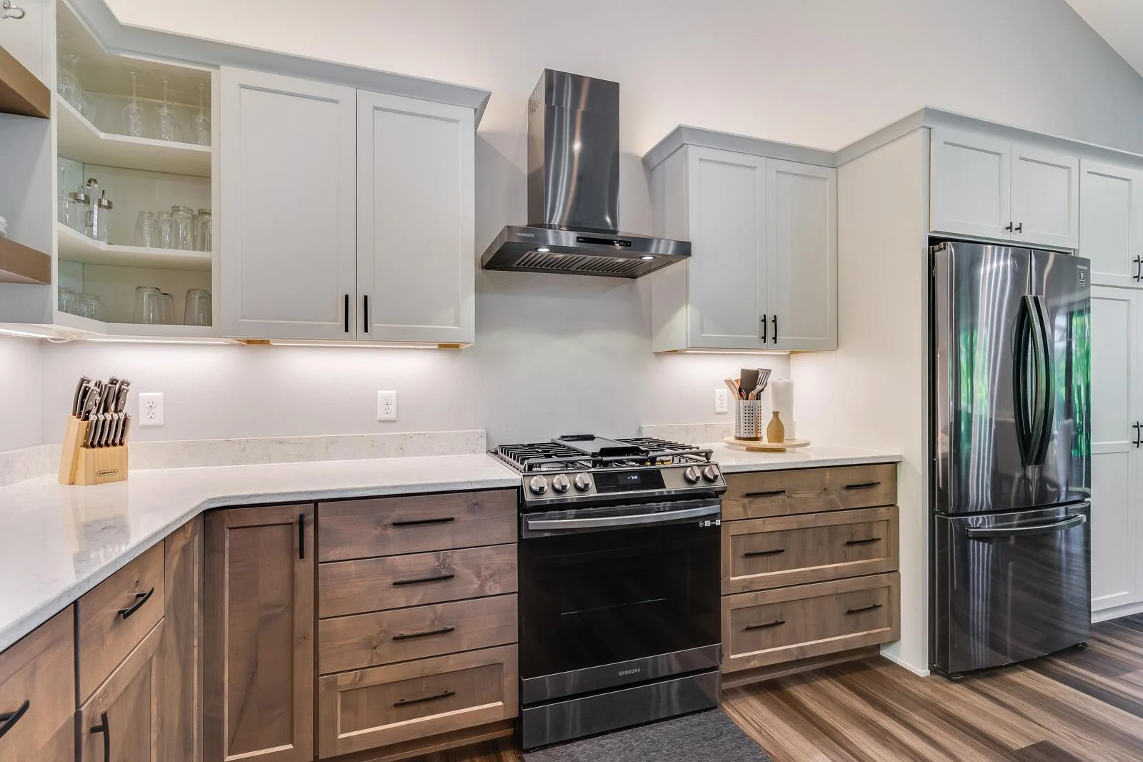 90_updated2568_28_1_4thSt_Kitchen6_mls.jpg