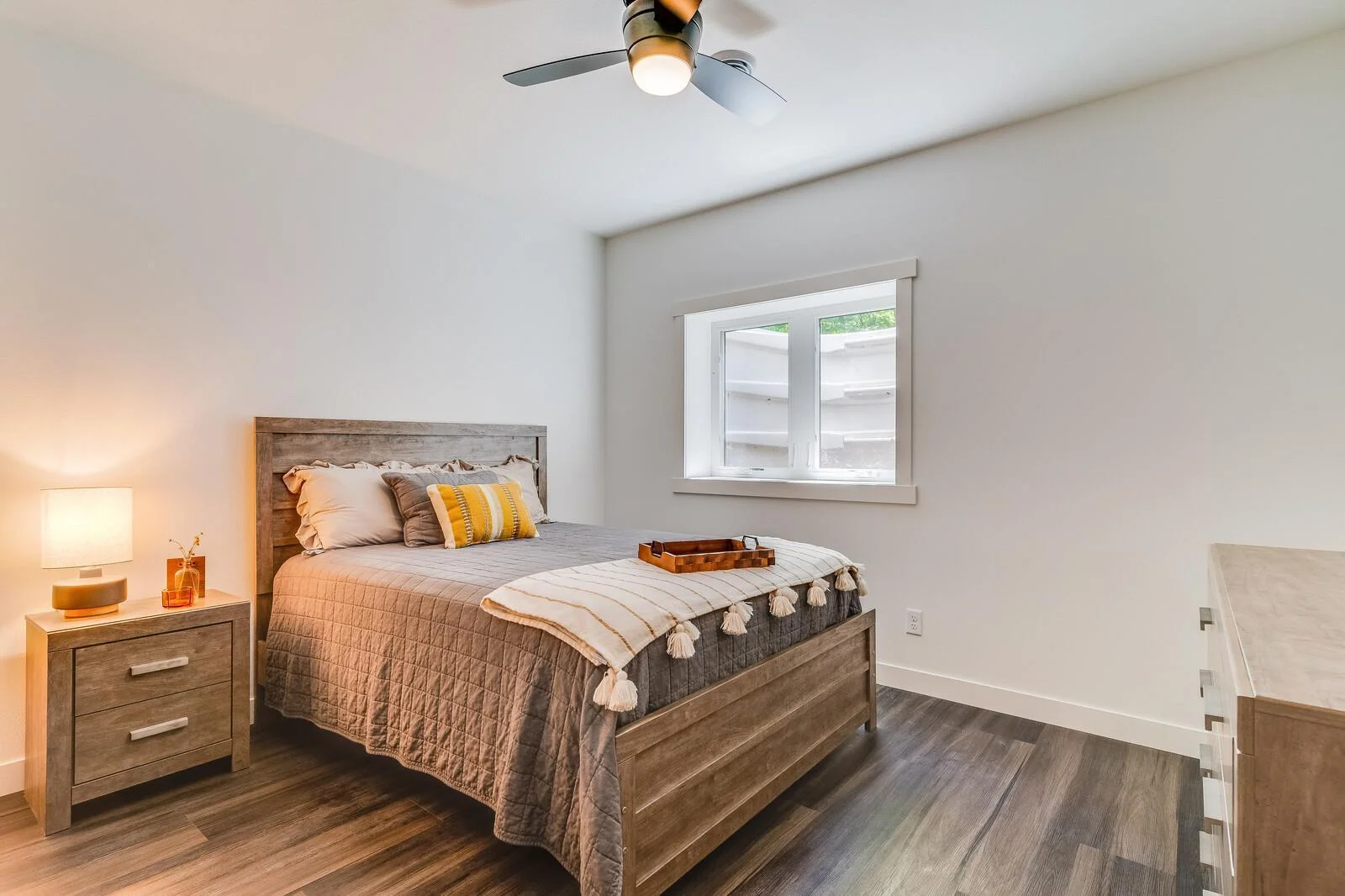 59_updated2568_28_1_4thSt_Bedroom2_1_mls.jpg