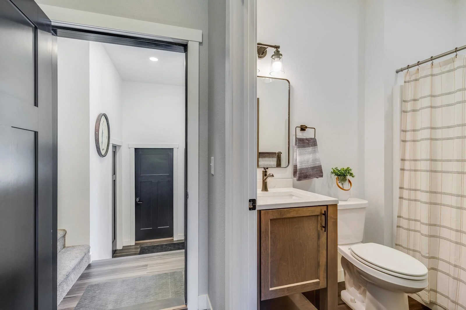 112_updated2568_28_1_4thStBathroom1_2_mls.jpg