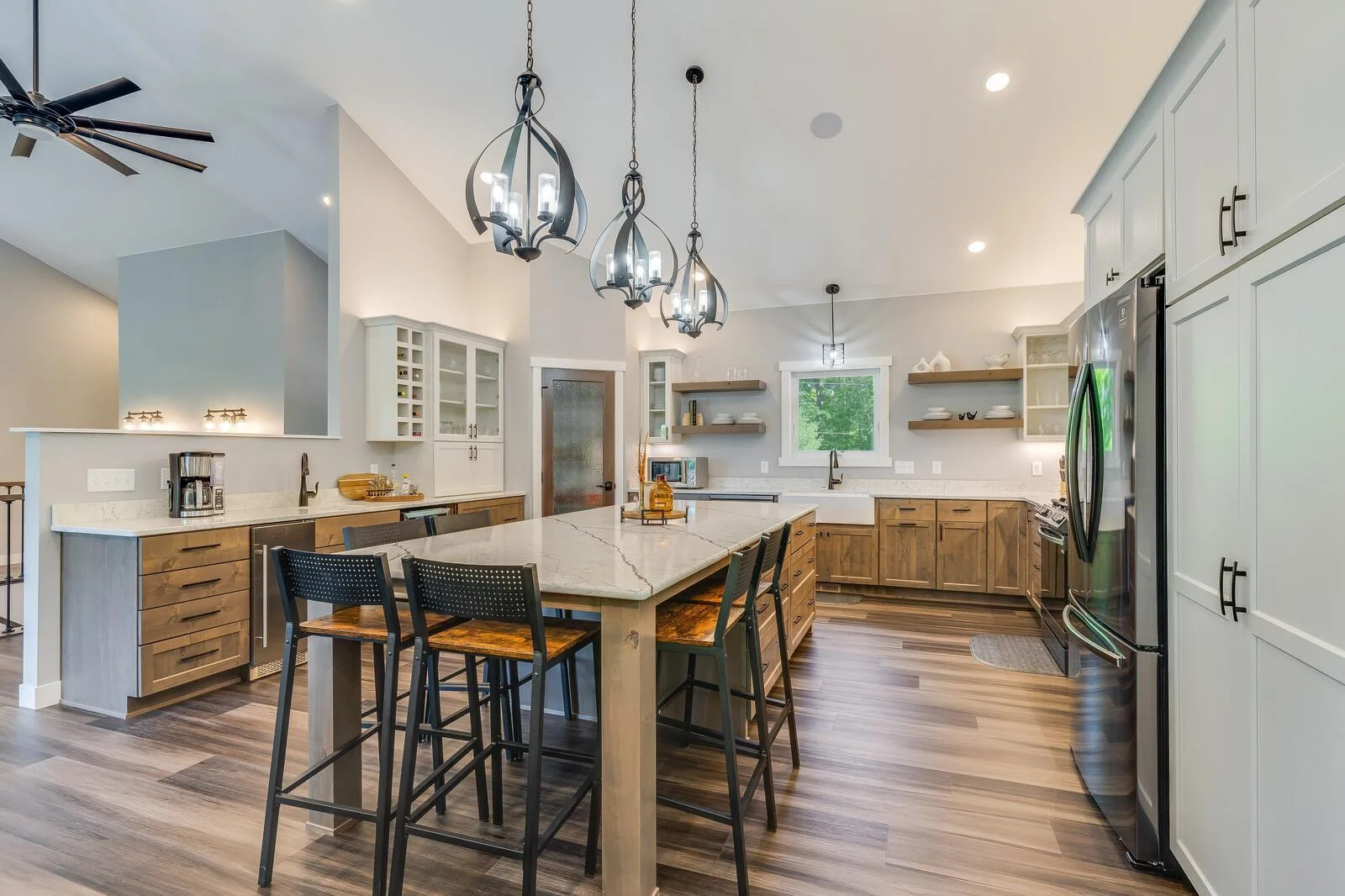 85_updated2568_28_1_4thSt_Kitchen1_mls.jpg