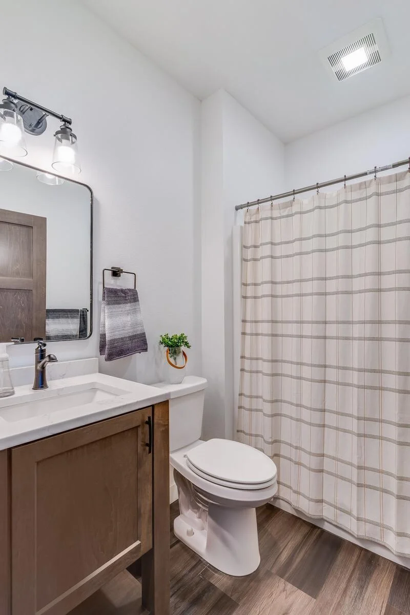 51_updated2568_28_1_4thSt_Bathroom1_1_mls.jpg