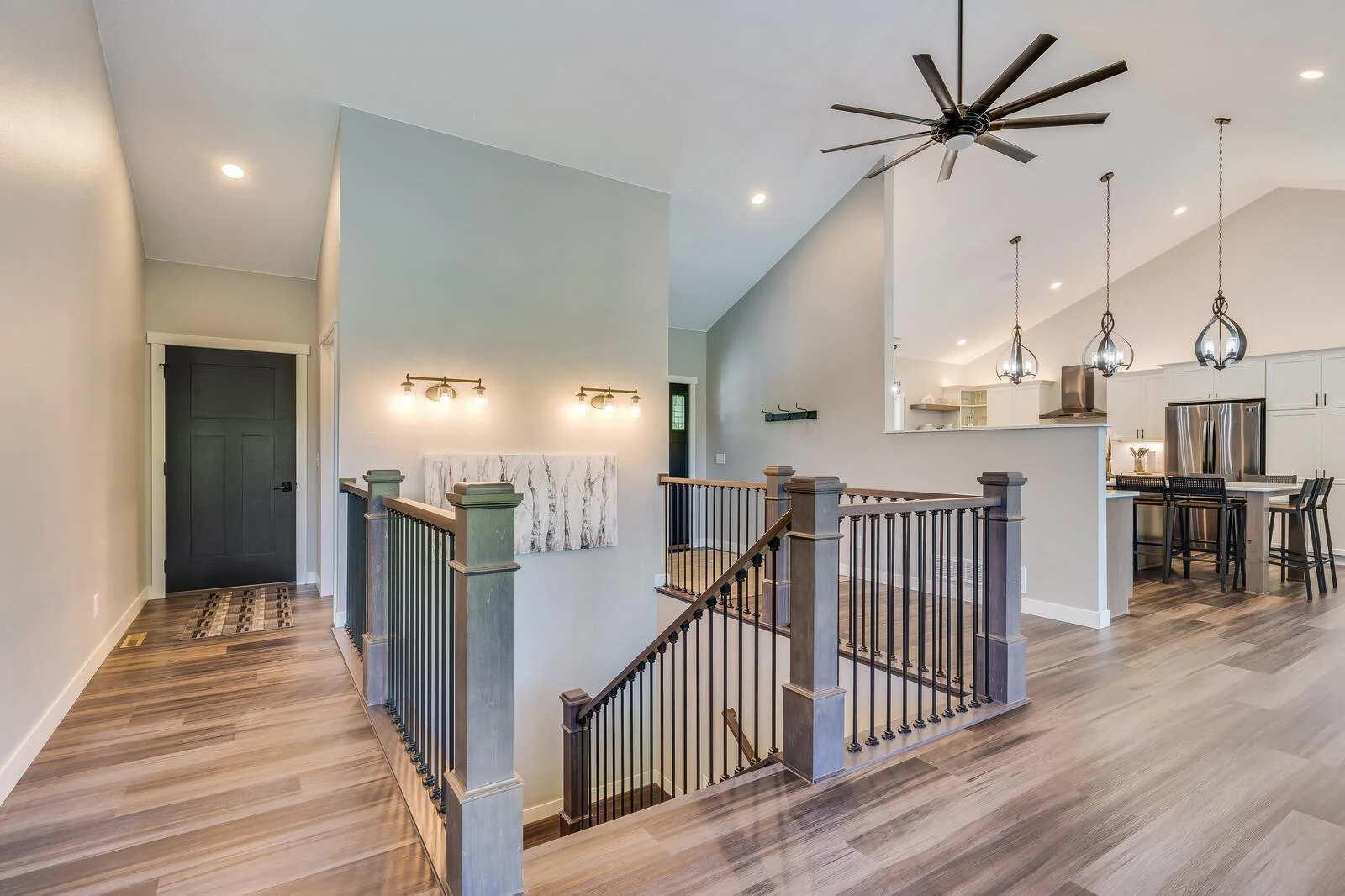 107_updated2568_28_1_4thSt_Stairway1_mls.jpg