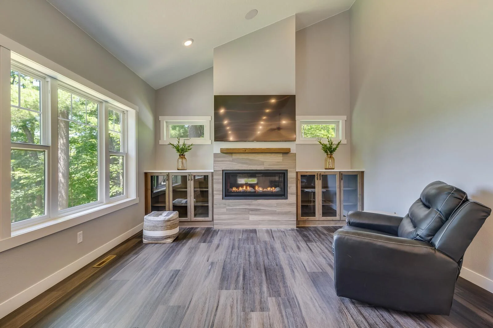 95_updated2568_28_1_4thSt_LivingRm3_mls.jpg