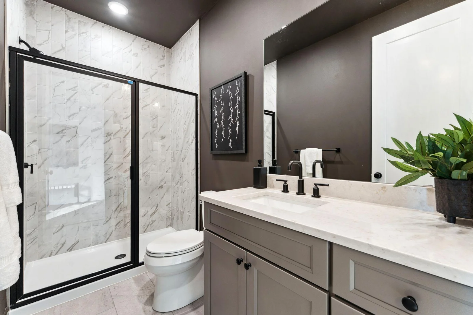 Main level bathroom with tiled shower