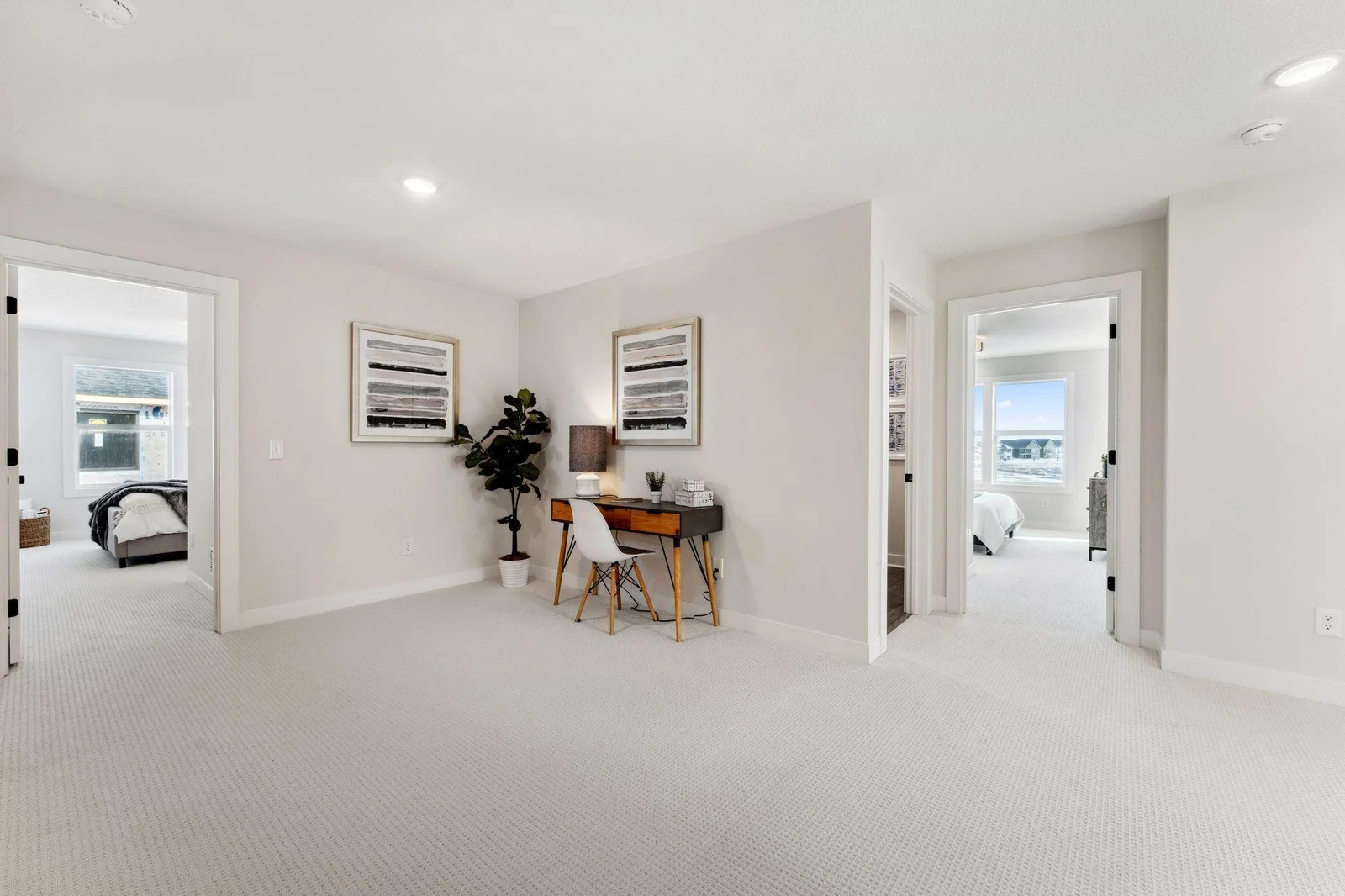 Spaceous upper loft/hallway area