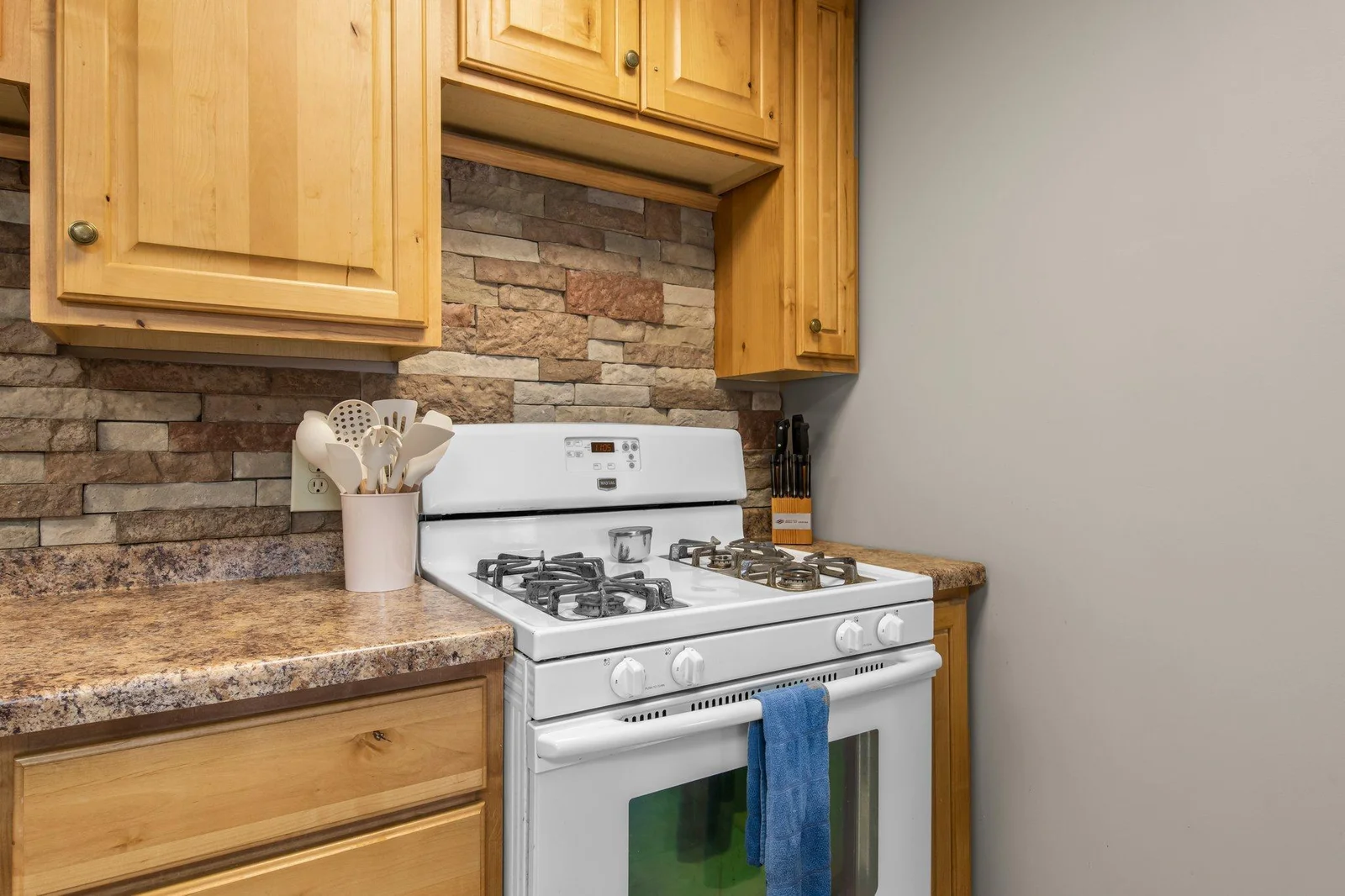 82-web-or-mls-1310A 186th St-286.jpg