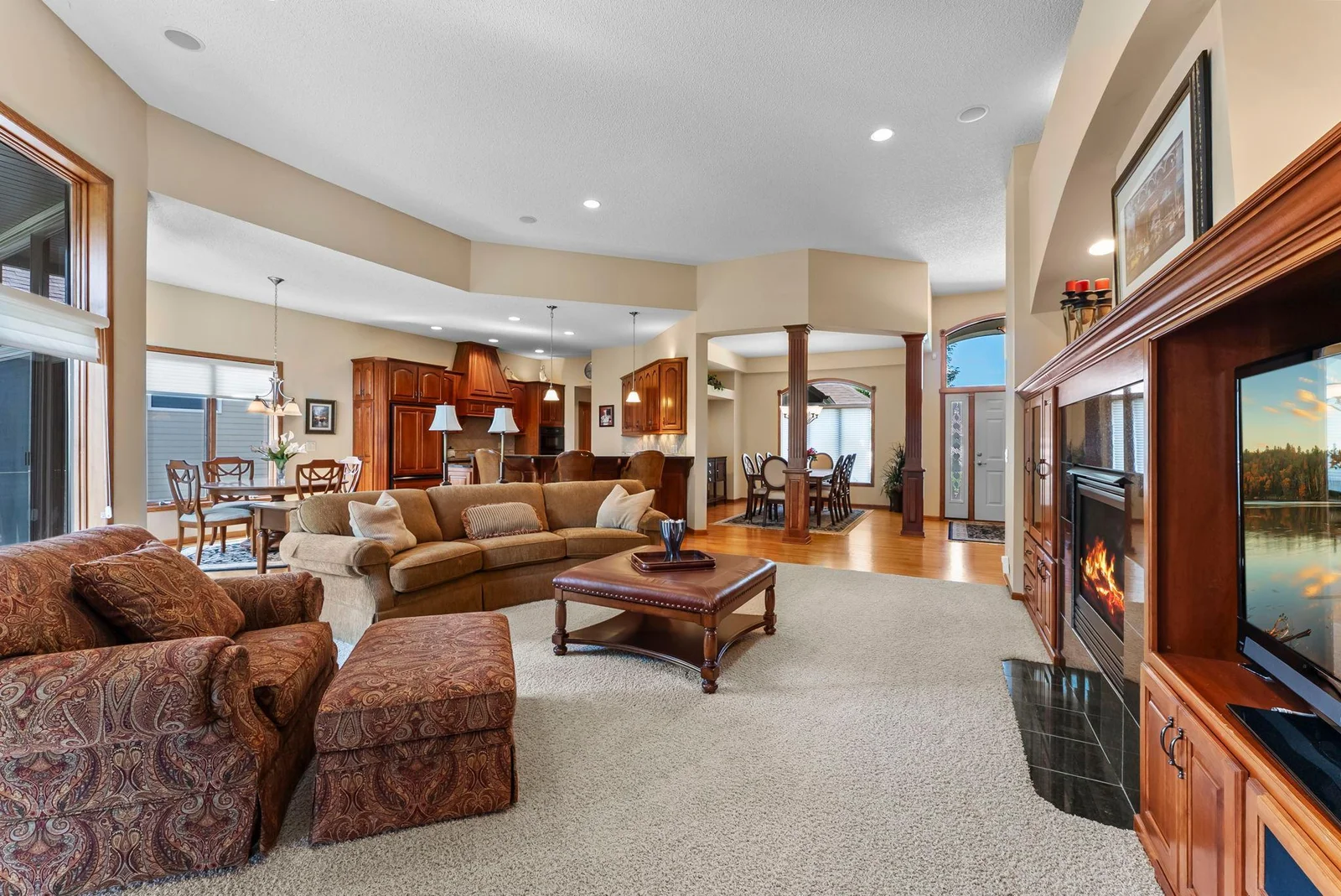 29-web-or-mls-11879 Flanders Cir NE-60.jpg