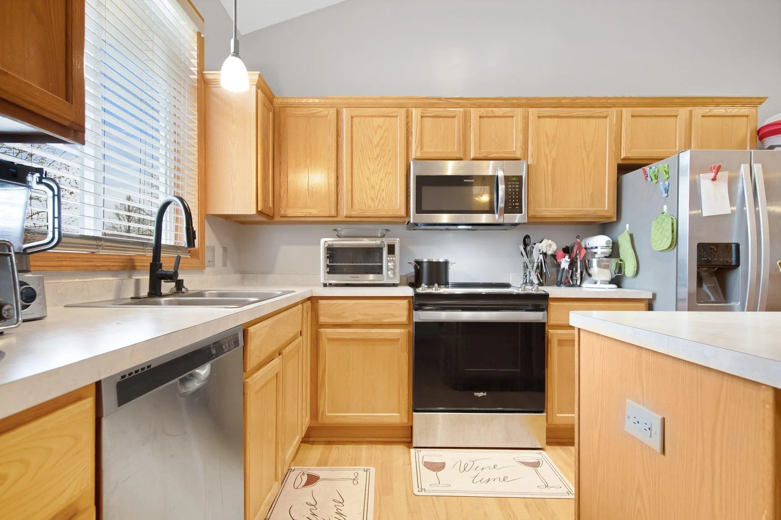 Kitchen 2.jpg