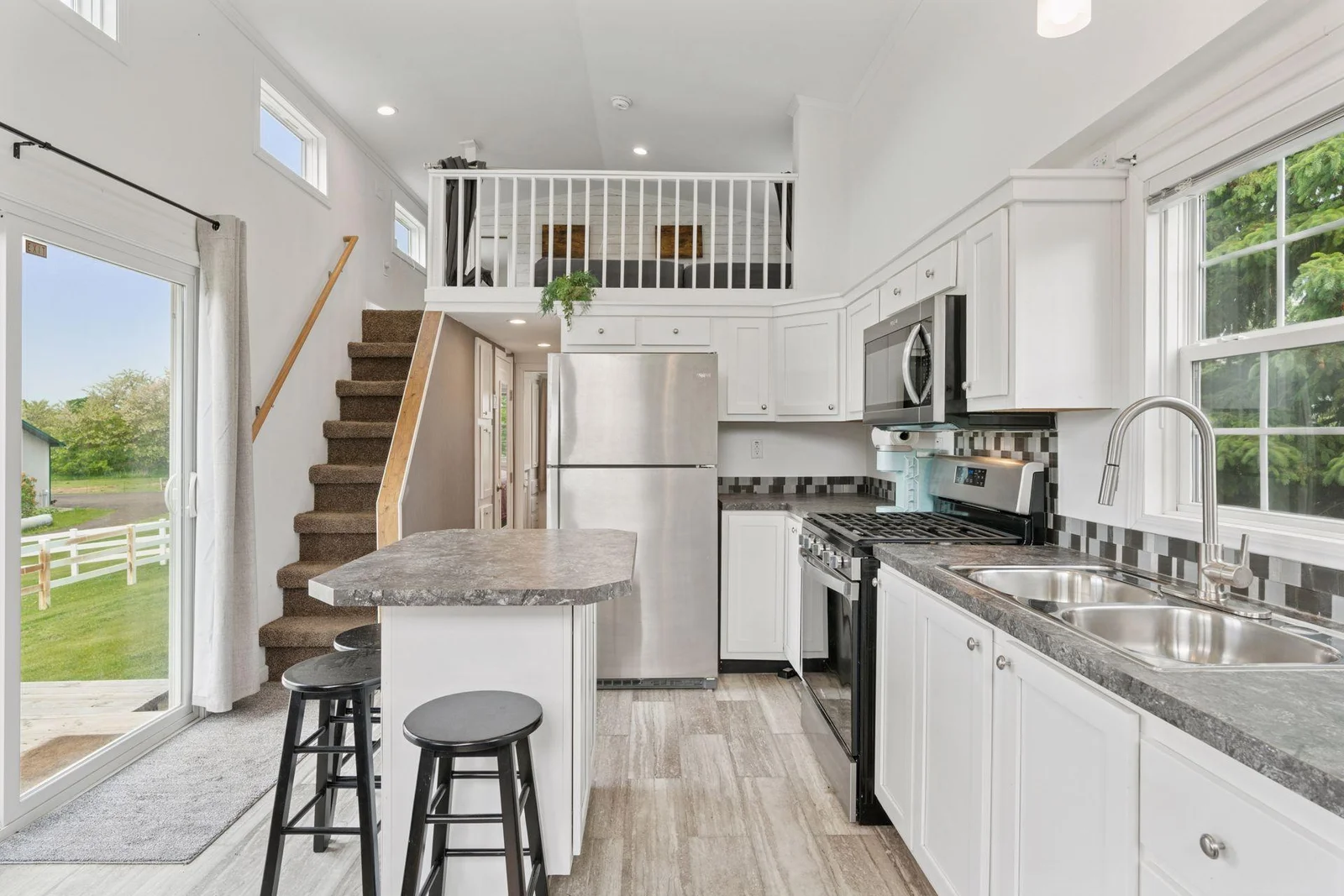 Full Kitchen with Island
